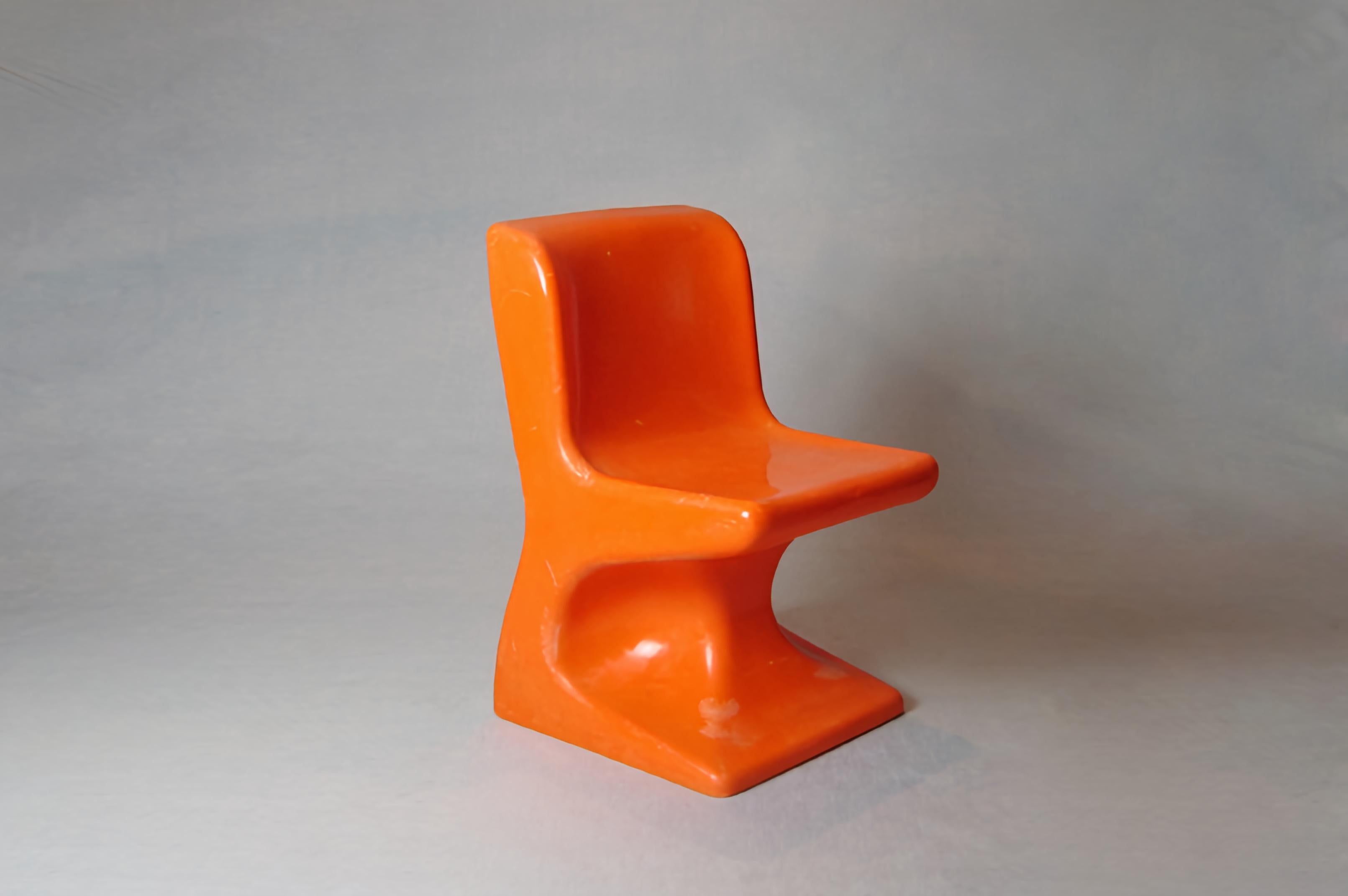 Ère spatiale Patrick Gingembre - chaise enfant A.E.L.L. 70's fabriquée par P.E.L.A.P. France en vente