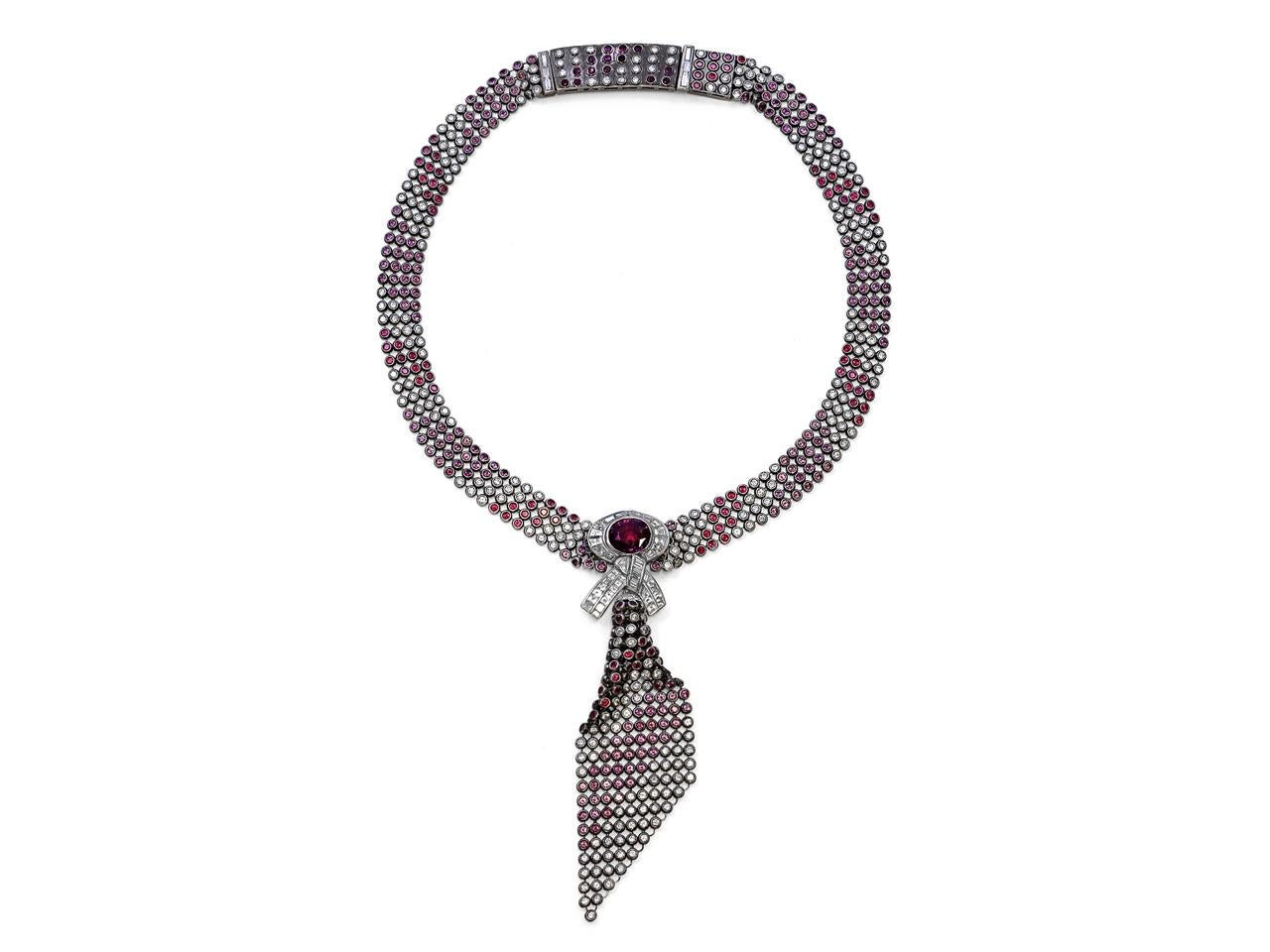 Collar de zafiro, rubí y diamantes en oro ennegrecido de 18 quilates Patrick Mauboussin Corte oval en venta
