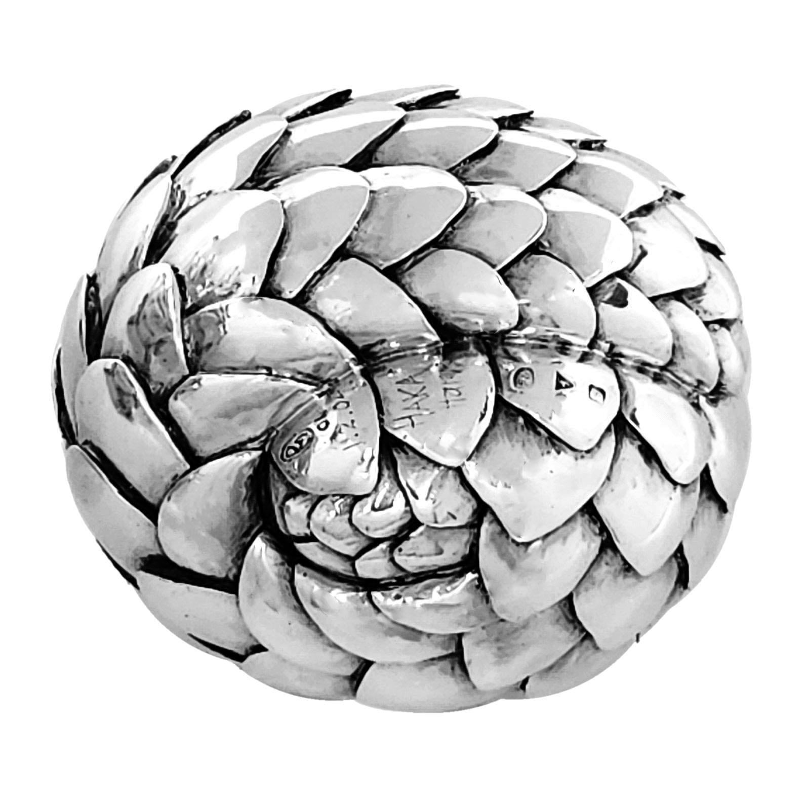 XXIe siècle et contemporain Sculpture de figurine en argent sterling enroulée Pangolin de Patrick Mavros, 2003