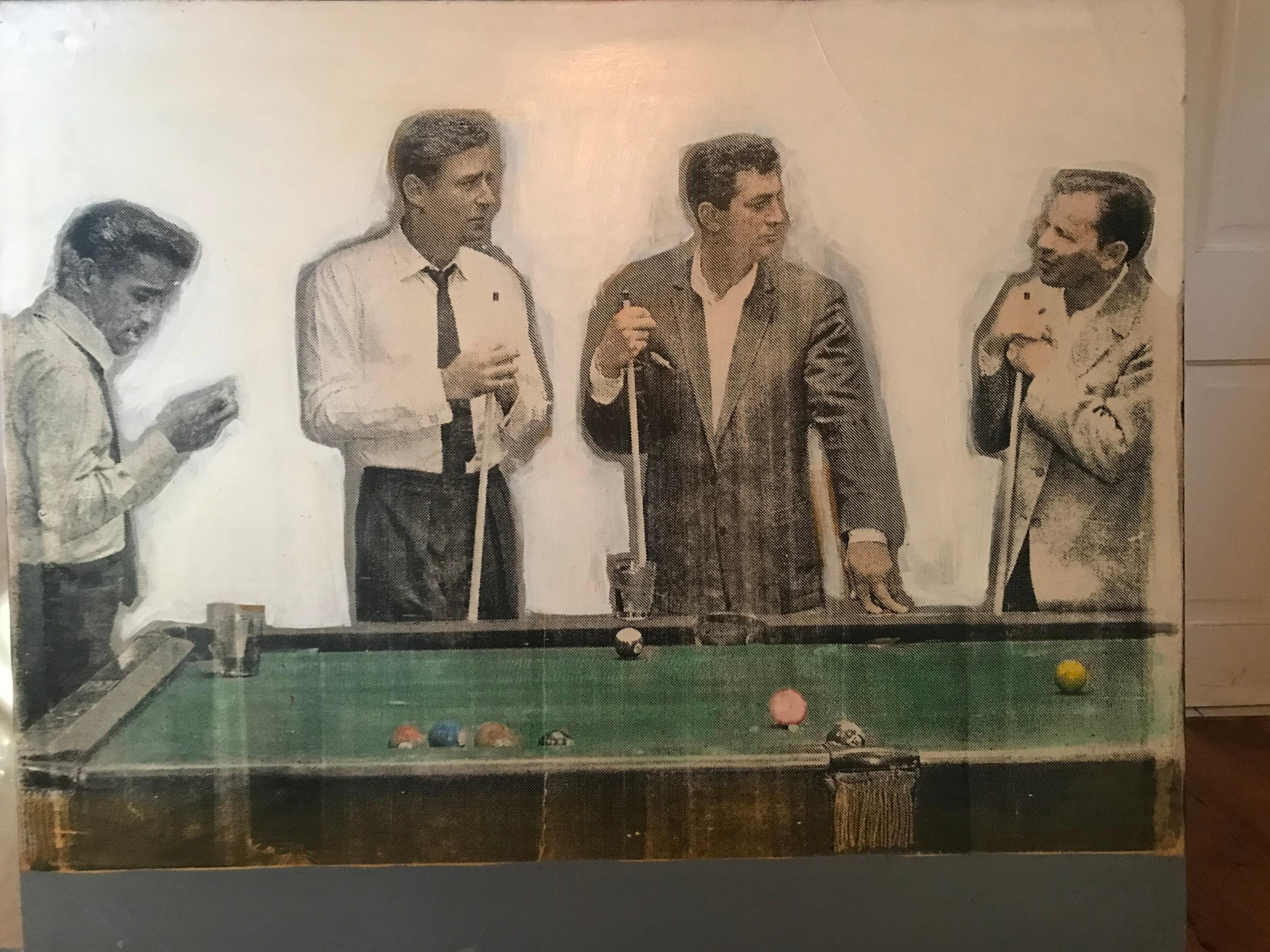 Frank Sinatra, Dean Martin, Sammy Davis Jr. e Peter Lawford, insieme in questa immagine classica mentre giocano a biliardo; reimmaginati in questa fotografia stampata su tela di grandi dimensioni. Firmato 