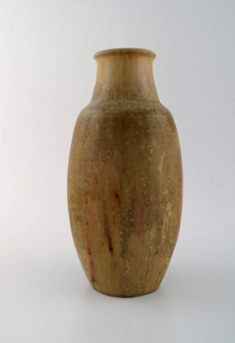 Patrick Nordstrøm for Royal Copenhagen. Large vase in glazed stoneware. Beautiful glaze in light earth tones, 1930s.
Measures: 28 x 15 cm.
Stamped.
In very good condition.