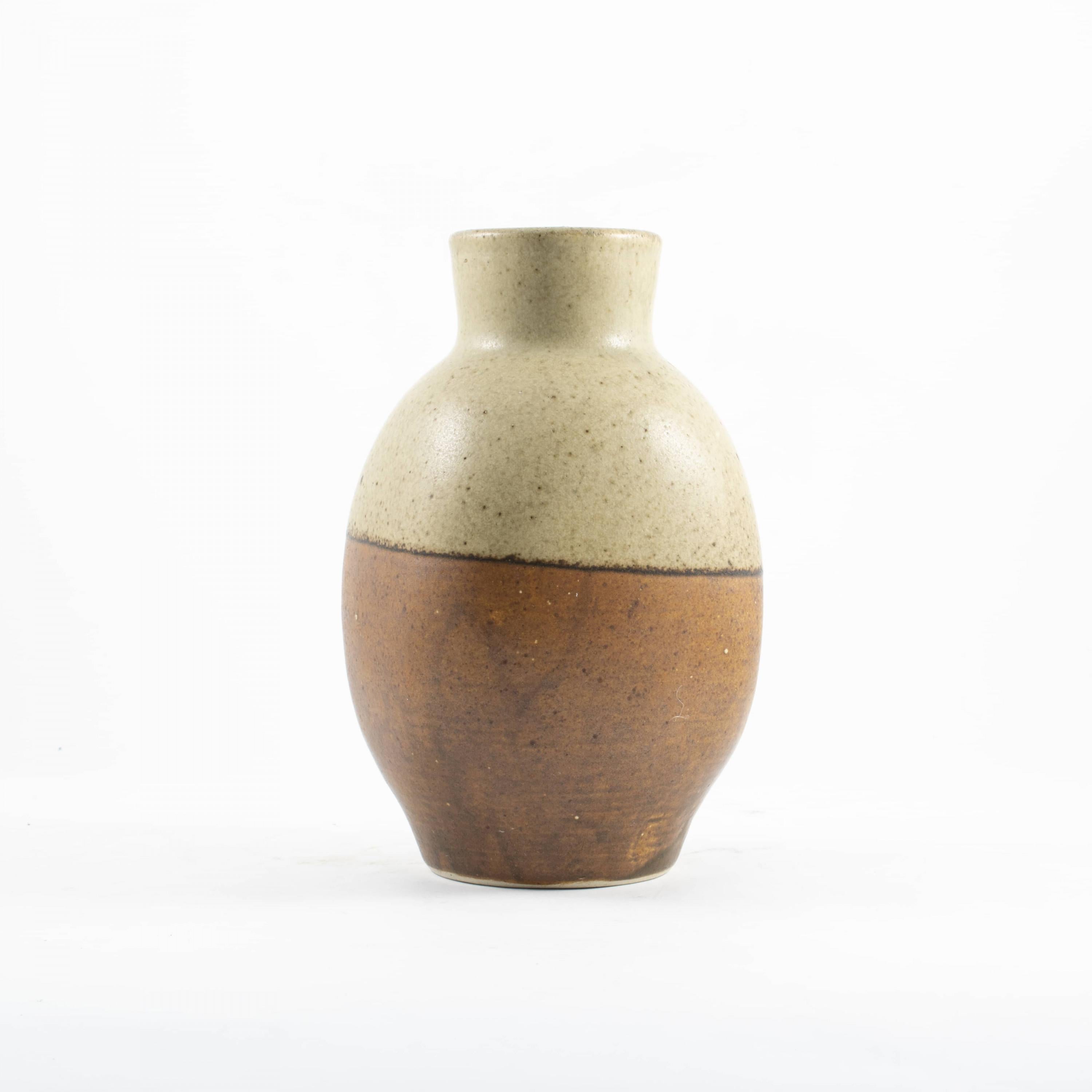Patrick Nordstrøm (1870-1929) for Royal Copenhagen
Stoneware vase with a two-tone glaze in light brown and light grey.

Signed with monogram and Royal Copenhagen stamp. No 9-3, 1919.
 