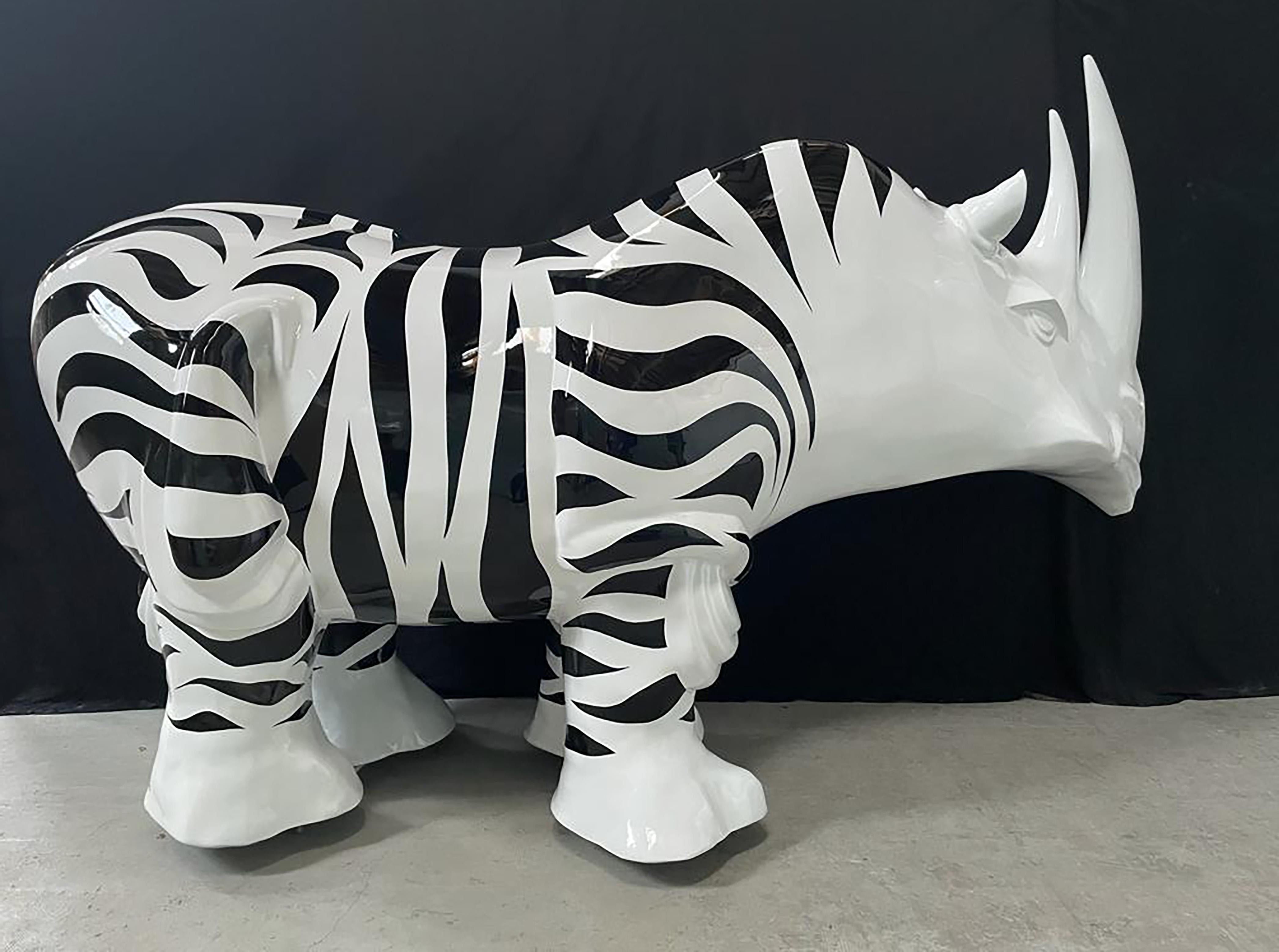 Rhinozebros 120 - Geschmückt mit einem Zebrafell - Monumentale Außenskulptur (Schwarz), Figurative Sculpture, von Patrick Schumacher