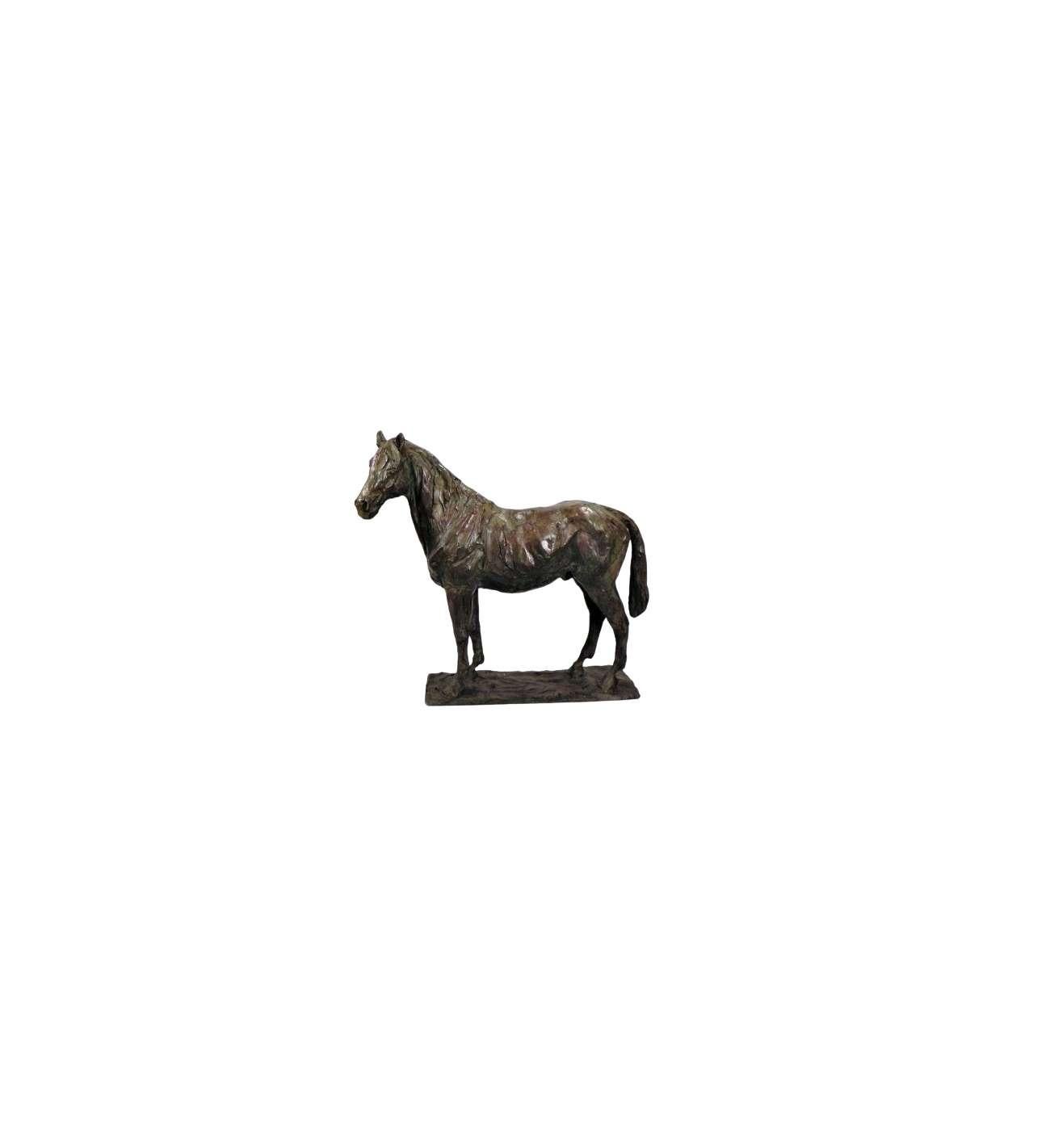 Sculpture de cheval debout en bronze 2001.

Le premier moulage d'un cheval debout et fier, regardant sur le côté. Une belle statue en bronze de Patrick Villas (°1961), dans sa technique expressionniste typique de modelage rapide. Cette statue a été