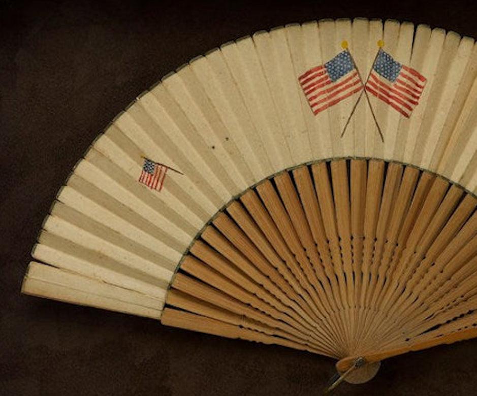Patriotic Folding Fan with American Flag Motif In Good Condition For Sale In Colorado Springs, CO