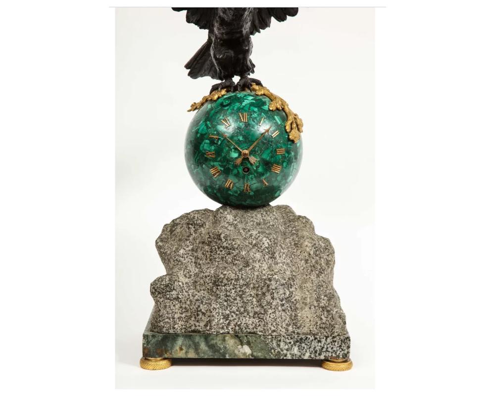 Bronze Horloge patriotique française en bronze patiné représentant un aigle avec une malachite sur socle en granit, 1889 en vente