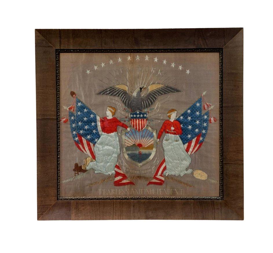 Patriotischer Wappenmantel „New York“ aus Seide und Metallic-Souvenir mit Stickereien im Angebot 1
