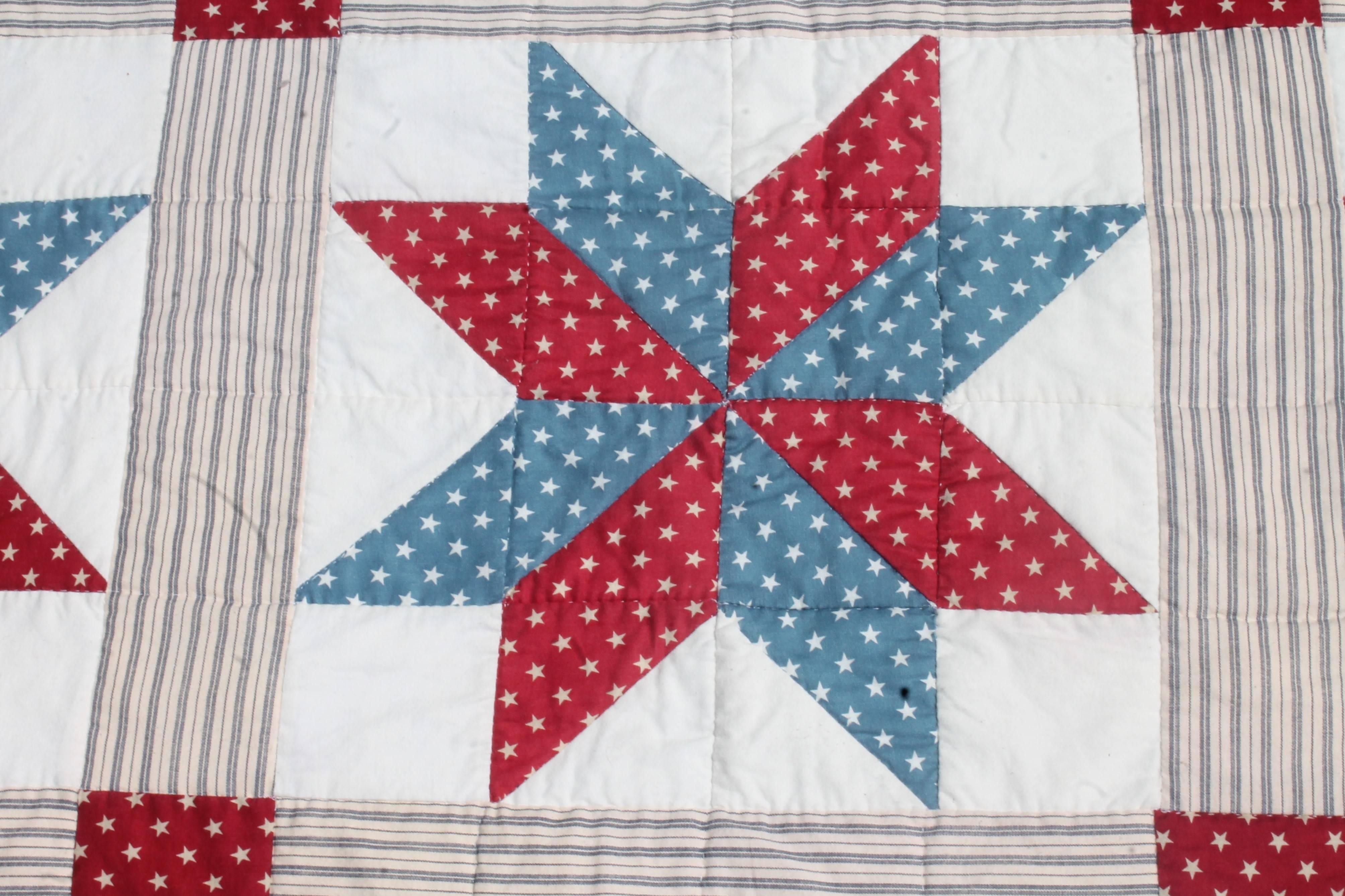 Patriotic Quilt Eight Point Stars In Excellent Condition In Los Angeles, CA