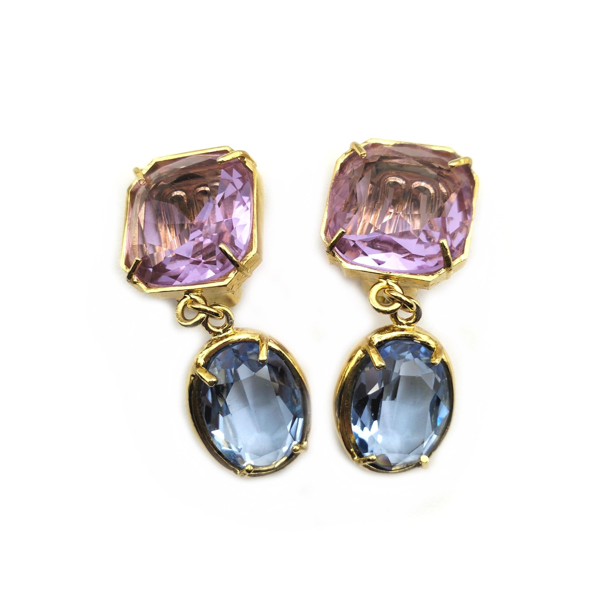 Patrizia Daliana 24 KT gilded bronze earrings with hand-cut Murano glass and crystals depicting an ancient Roman woman's head and glass crystals. A suitably shaped bronze wire is used to wear them on the ear. To fix the stones to our jewels,