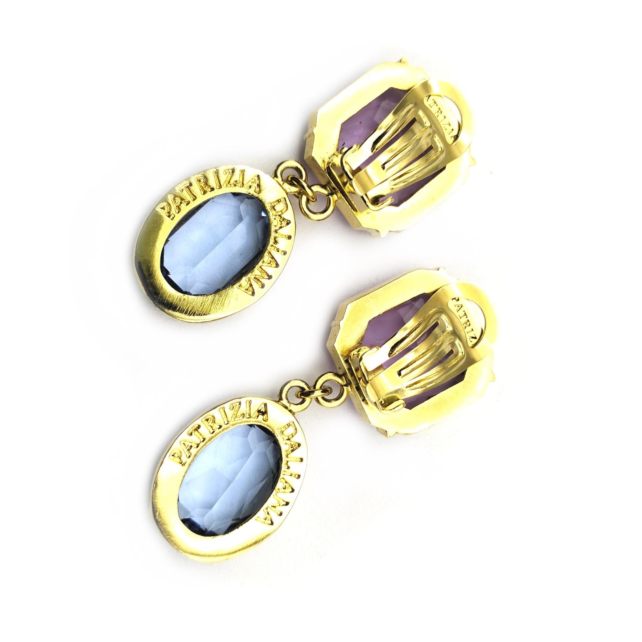 Patrizia Daliana 24 KT gilded bronze earrings with  and crystals In New Condition For Sale In Firenze, Toscana