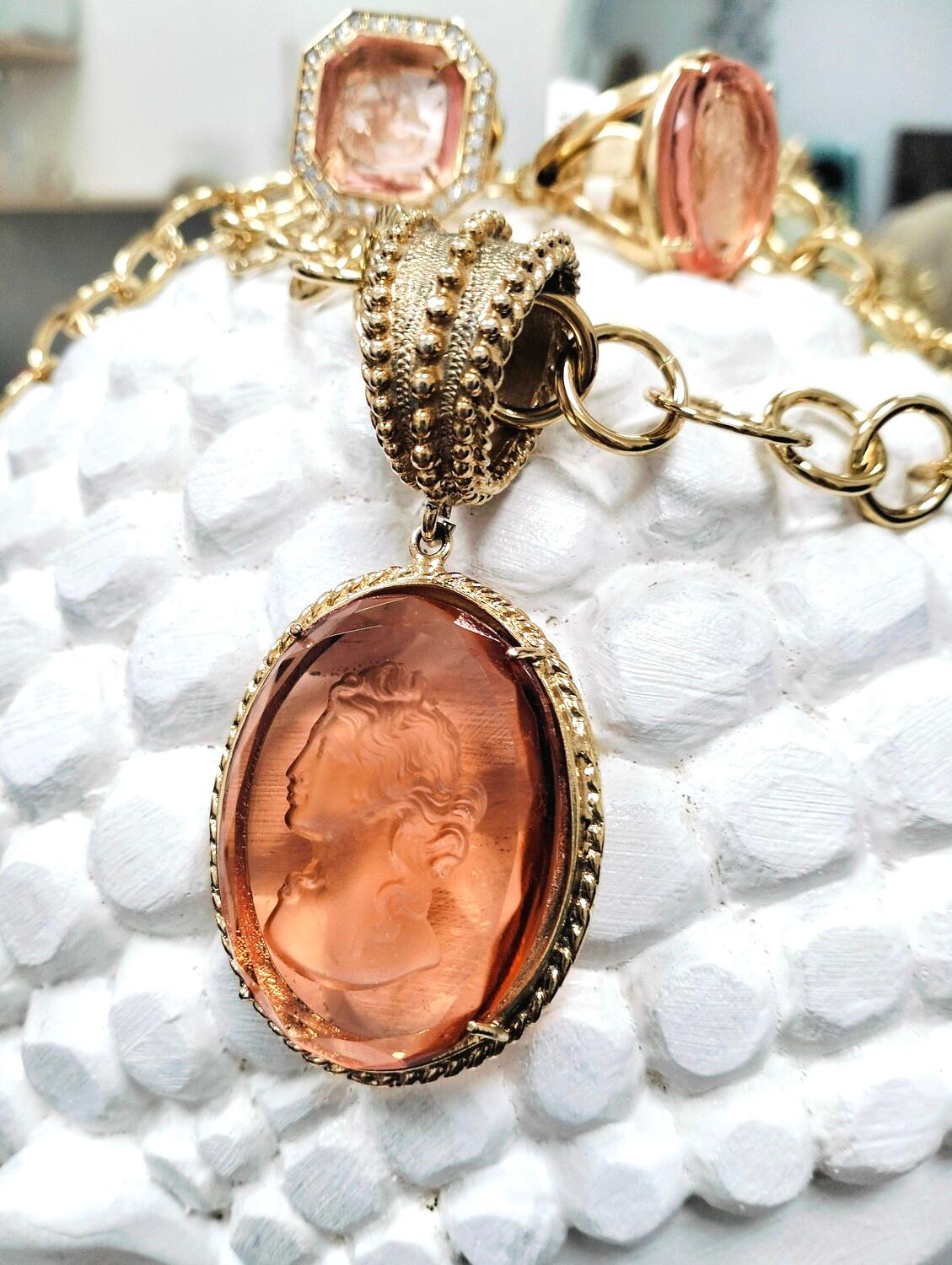 Artisan Patrizia Daliana, 24 kt gilded bronze pendant with Murano Glass For Sale