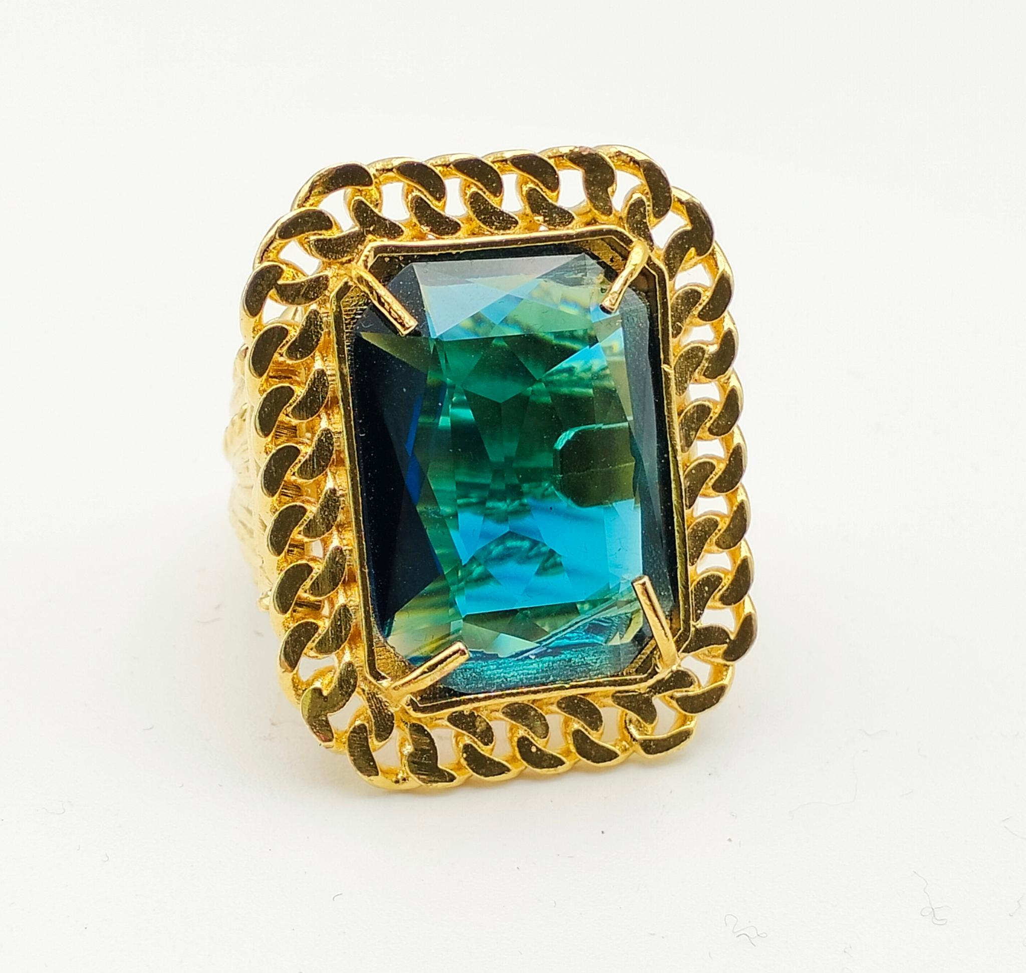 Patrizia Daliana 24 KT gold plated bronze ring with faceted crystal. The setting has a neoclassical rope style workmanship. Inside the jewel there is a spring that allows the ring to adapt to the finger from size 12 to 18. To fix the stones to our