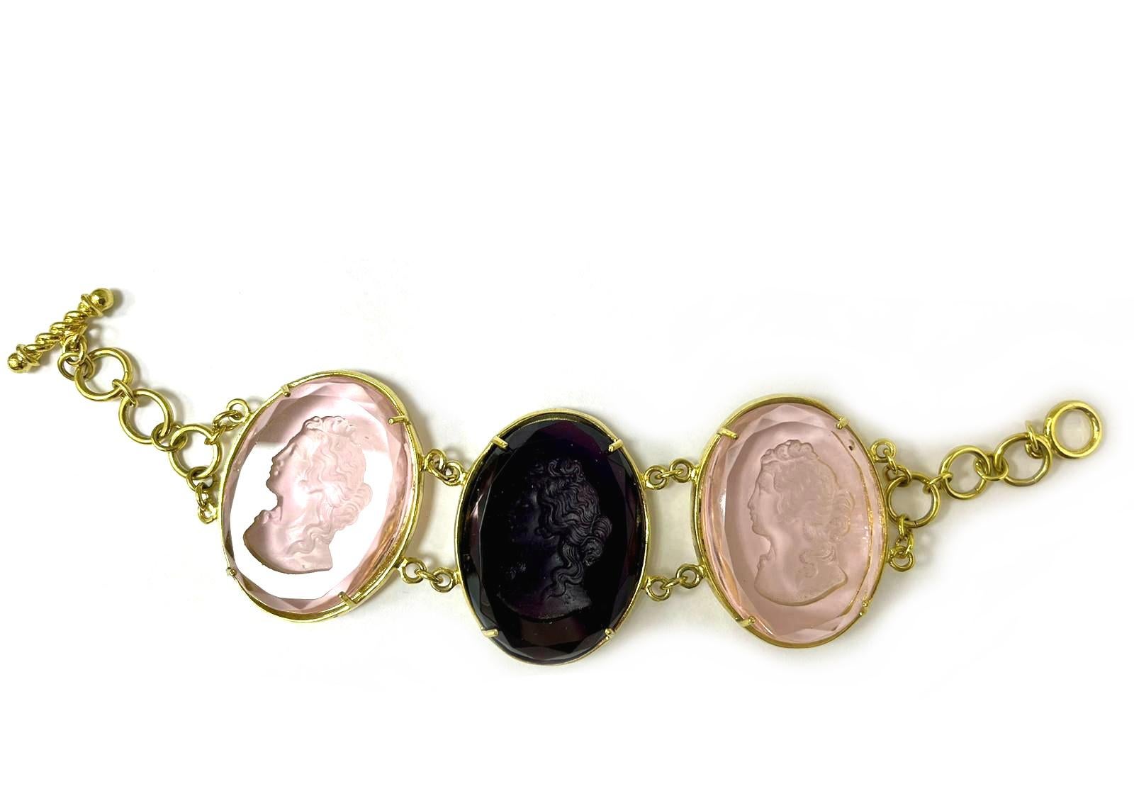Artisan Patrizia Daliana bracelet in 24 kt gold plated bronze with oval Murano glass For Sale