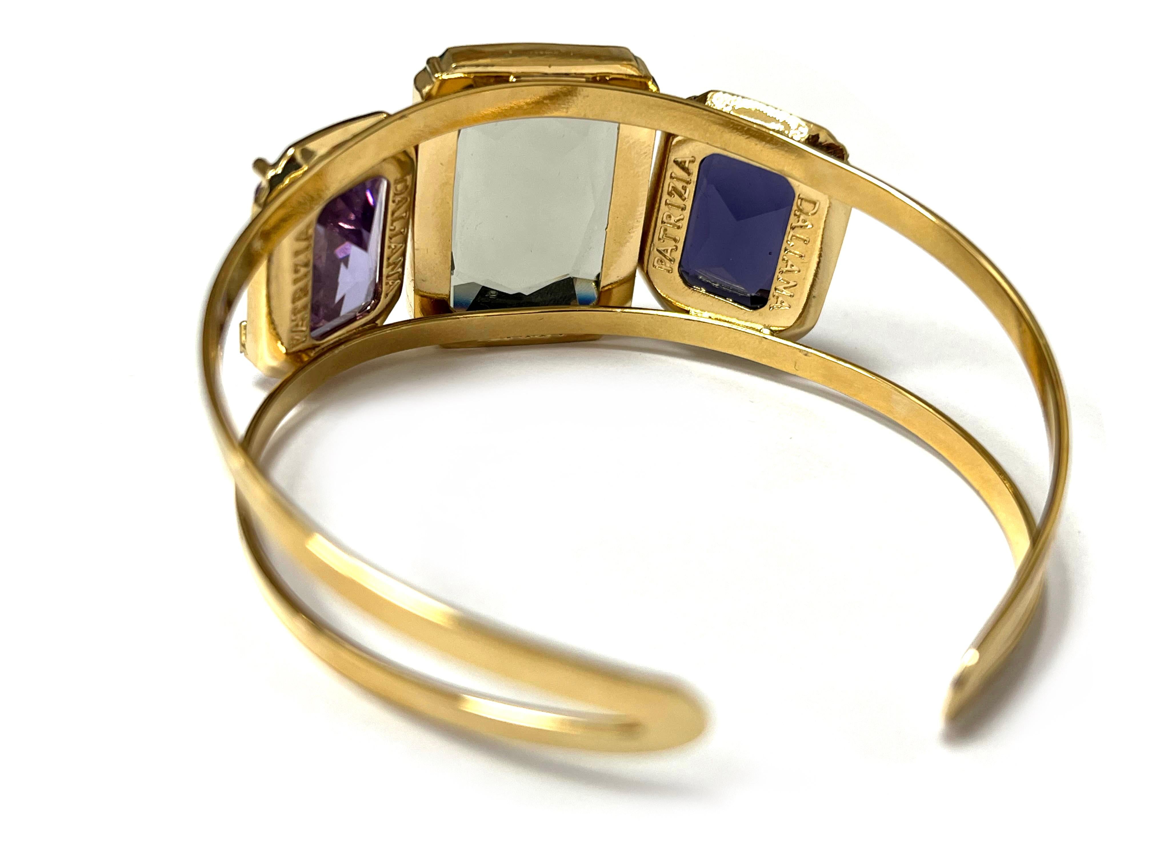 Taglio briolette Patrizia Daliana Rigid bracelet in 24 kt gold-plated bronze with zirconia in vendita