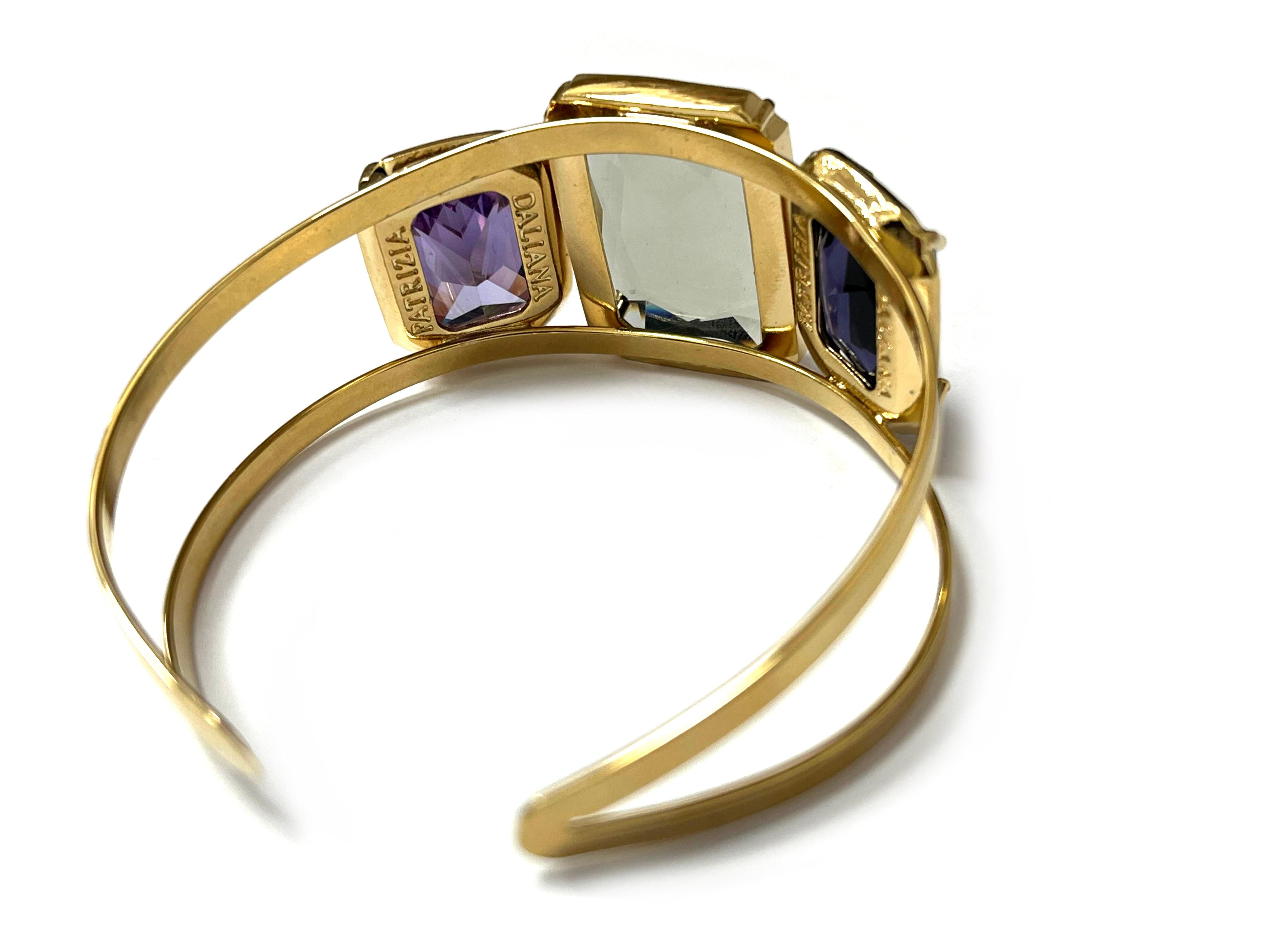 Patrizia Daliana Rigid bracelet in 24 kt gold-plated bronze with zirconia In condizioni Nuovo in vendita a Firenze, Toscana