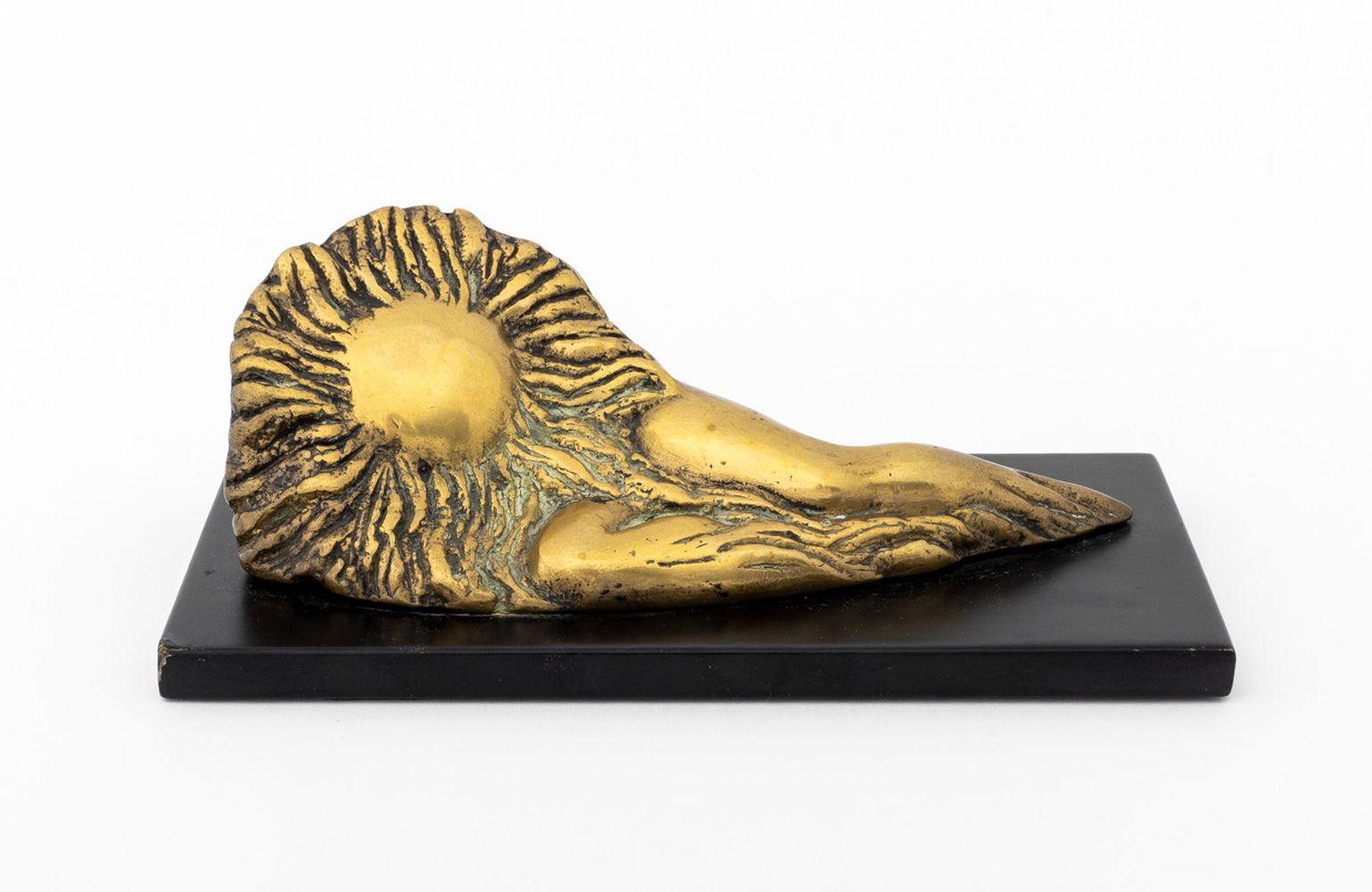 Patrizia Guerresi (Italia, nata nel 1951) Scultura in bronzo dorato 