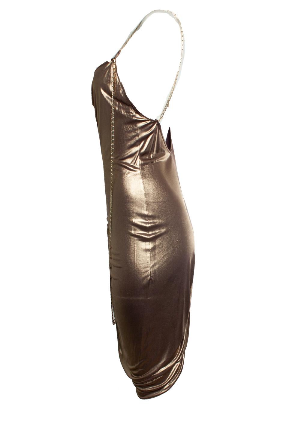 Patrizia Pepe, metallic chain dress. The item is in very good condition. 

CONDITION: very good condition

SIZE: 1 - S

MEASUREMENTS: length 115 cm, width 36 cm, waist 34 cm

MATERIAL: label removed

CARE: dry cleaning

COLOR: gold