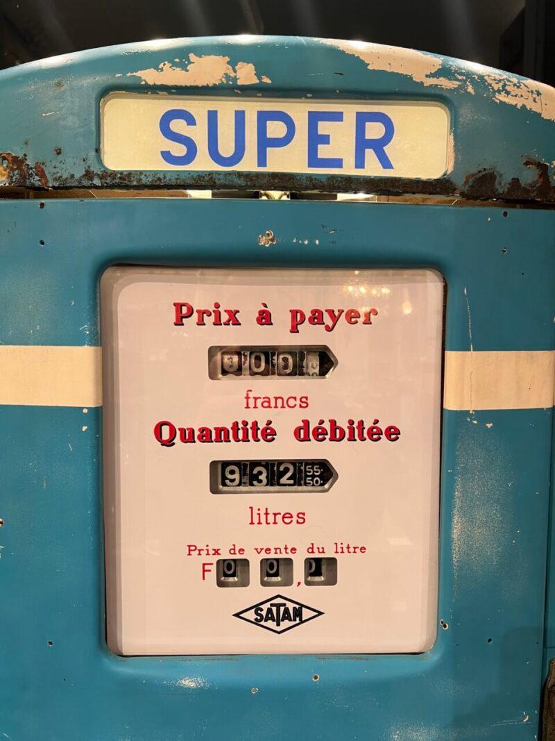 This incredible gas tank station is a vintage model, probably from the mid-20th century, and stood at Orly Airport in Paris.

The distinctive blue with white horizontal stripe paintwork give it an eye-catching, clean and contemporary look.

The sign