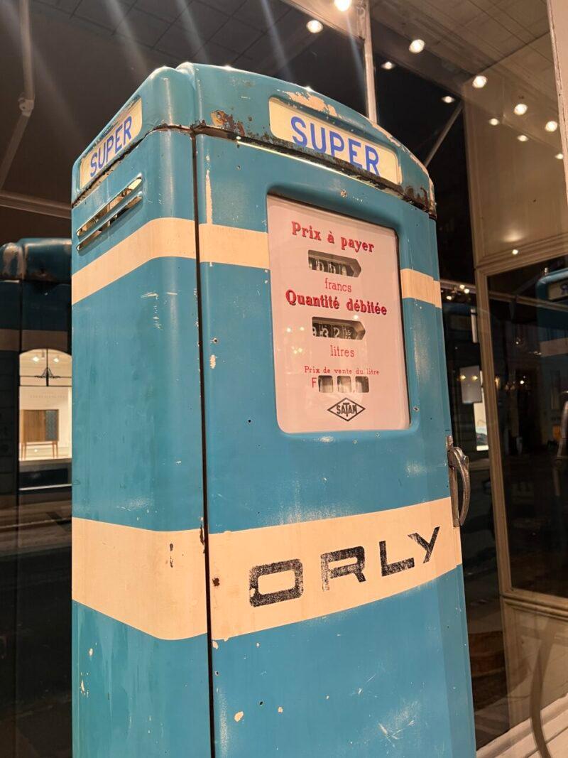 Patrol Station Tanking Stand - Mid Century Orly, France In Good Condition In Copenhagen K, DK