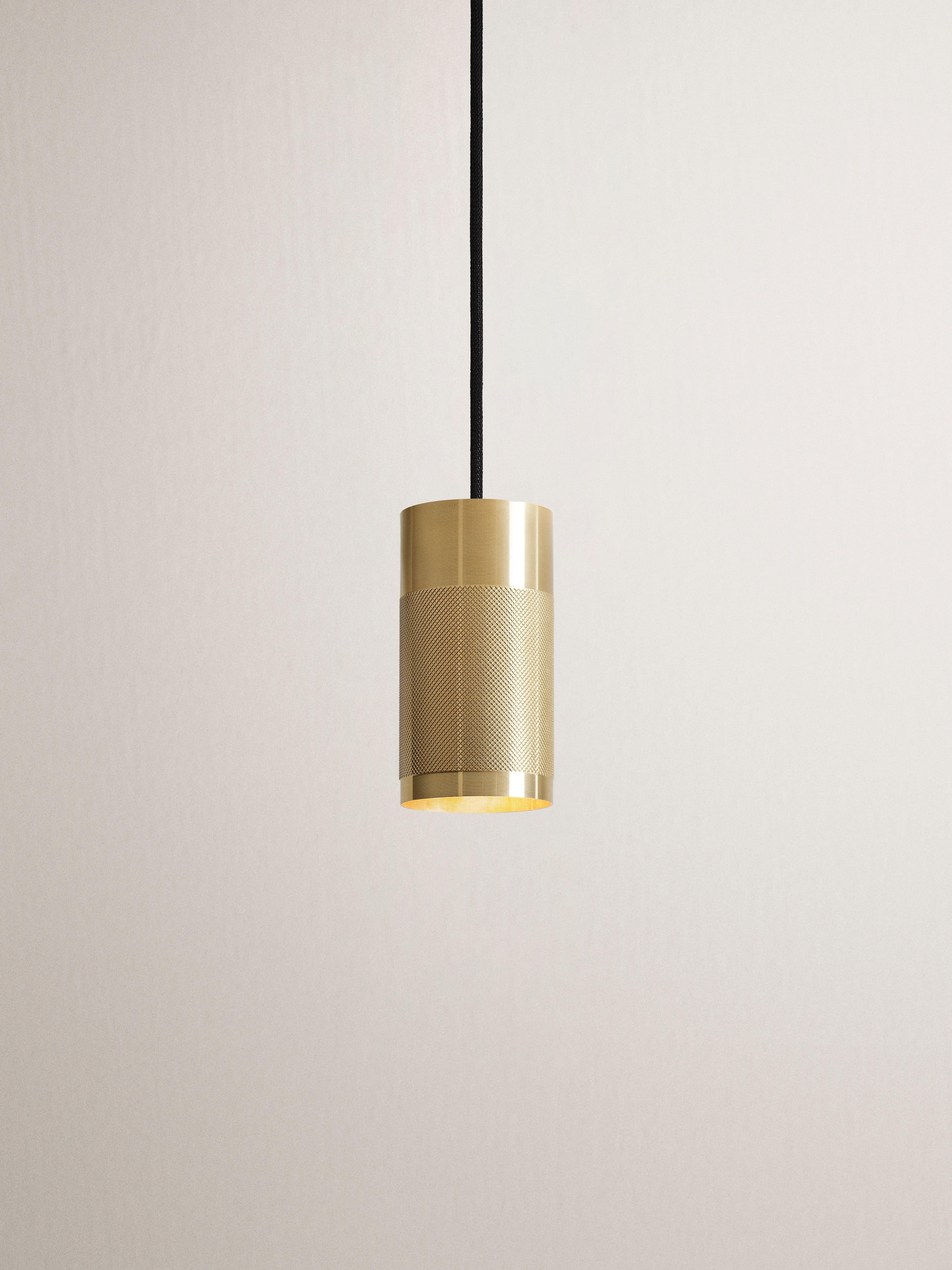 Lampada a sospensione Patrone Small di Thorup Copenhagen
Dimensioni: D 6 x H 12 cm.
Materiali: Ottone.

Disponibile in altri colori. Contattateci.

Thorup Copenhagen è uno studio di design danese indipendente, fondato nel 2017 da Kasper Thorup, che