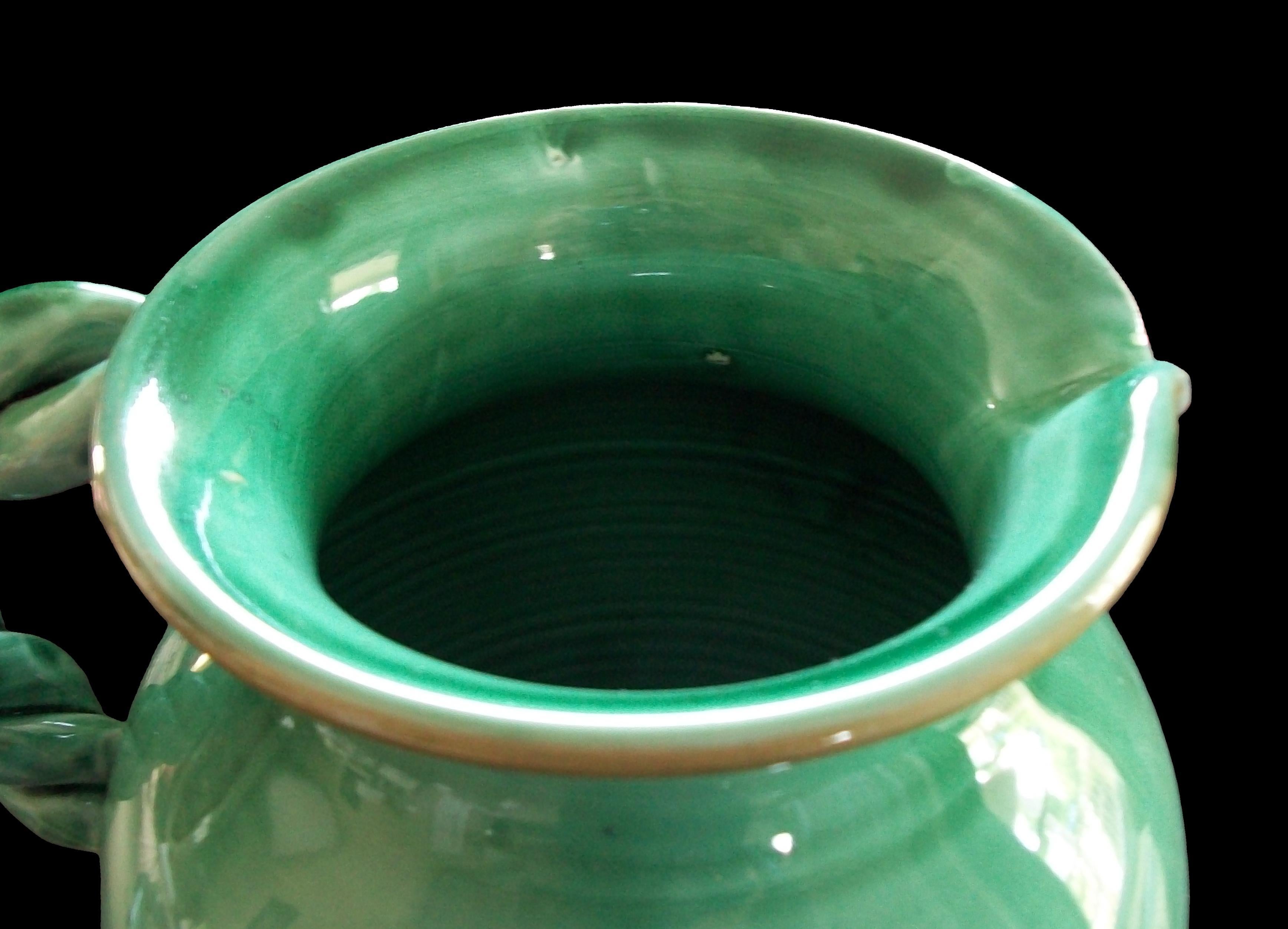 PATRONELLI ORONZO - Jarro de Terracota Esmaltada Verde - Italia - Finales Siglo XX en venta 7