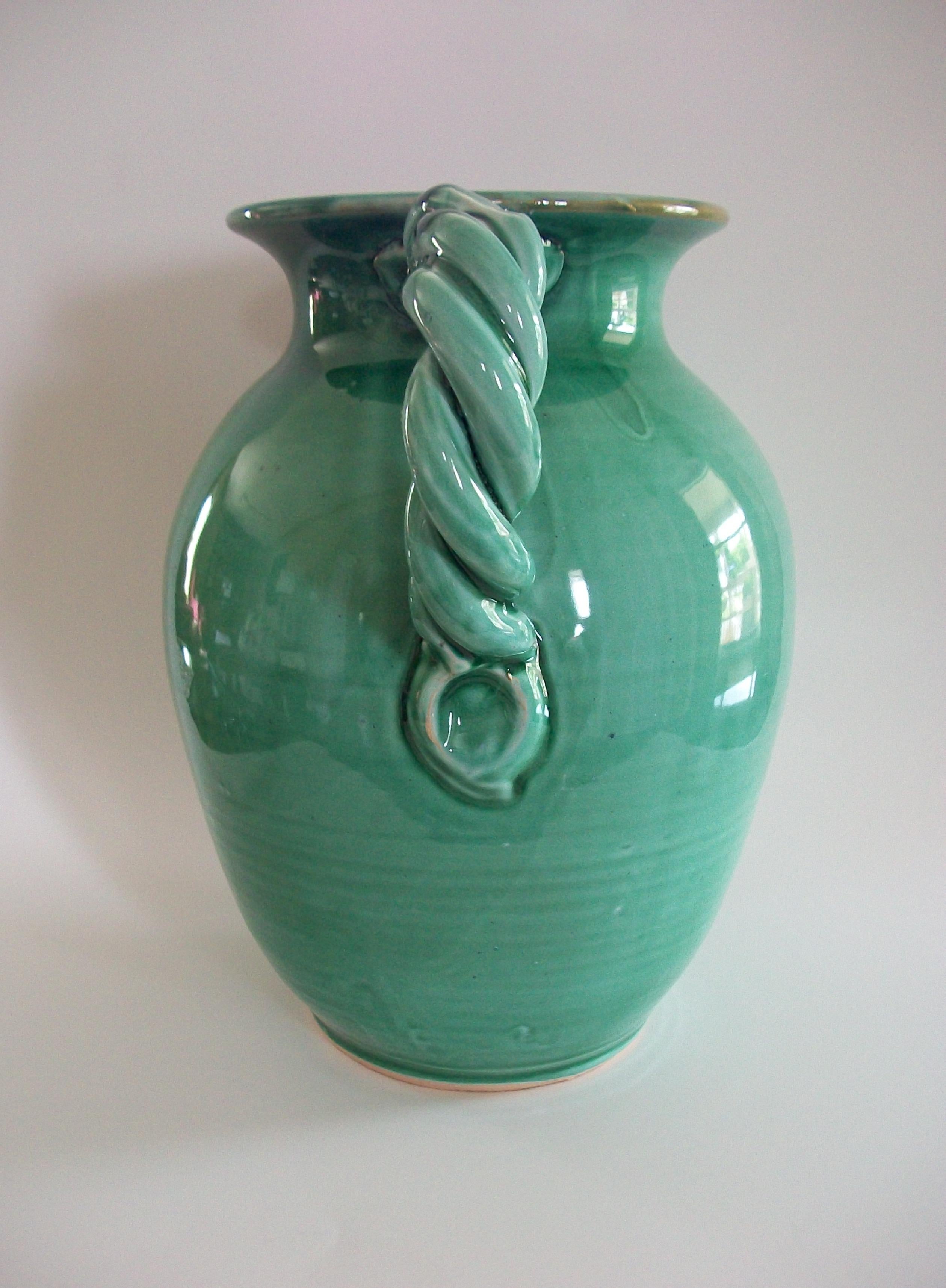 PATRONELLI ORONZO - Jarro de Terracota Esmaltada Verde - Italia - Finales Siglo XX en venta 11