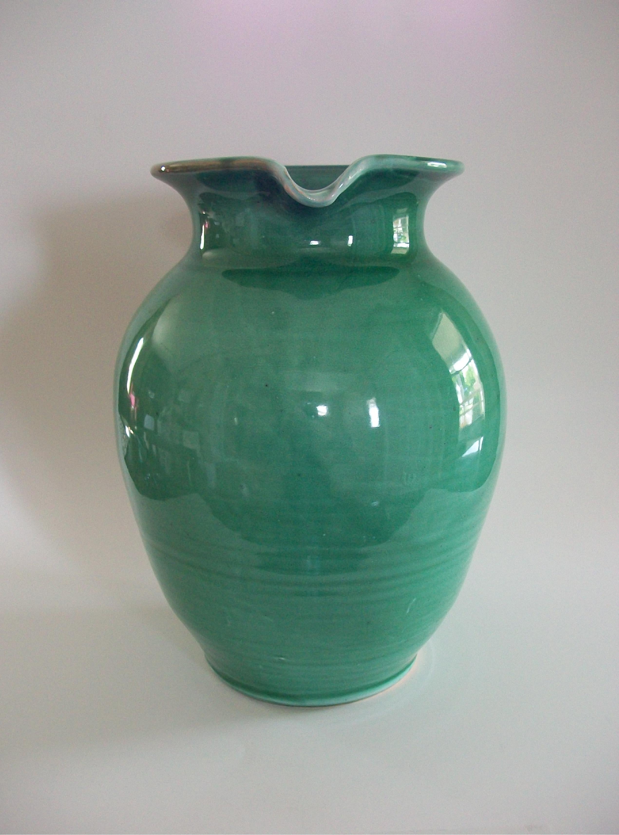 PATRONELLI ORONZO - Jarro de Terracota Esmaltada Verde - Italia - Finales Siglo XX en venta 12