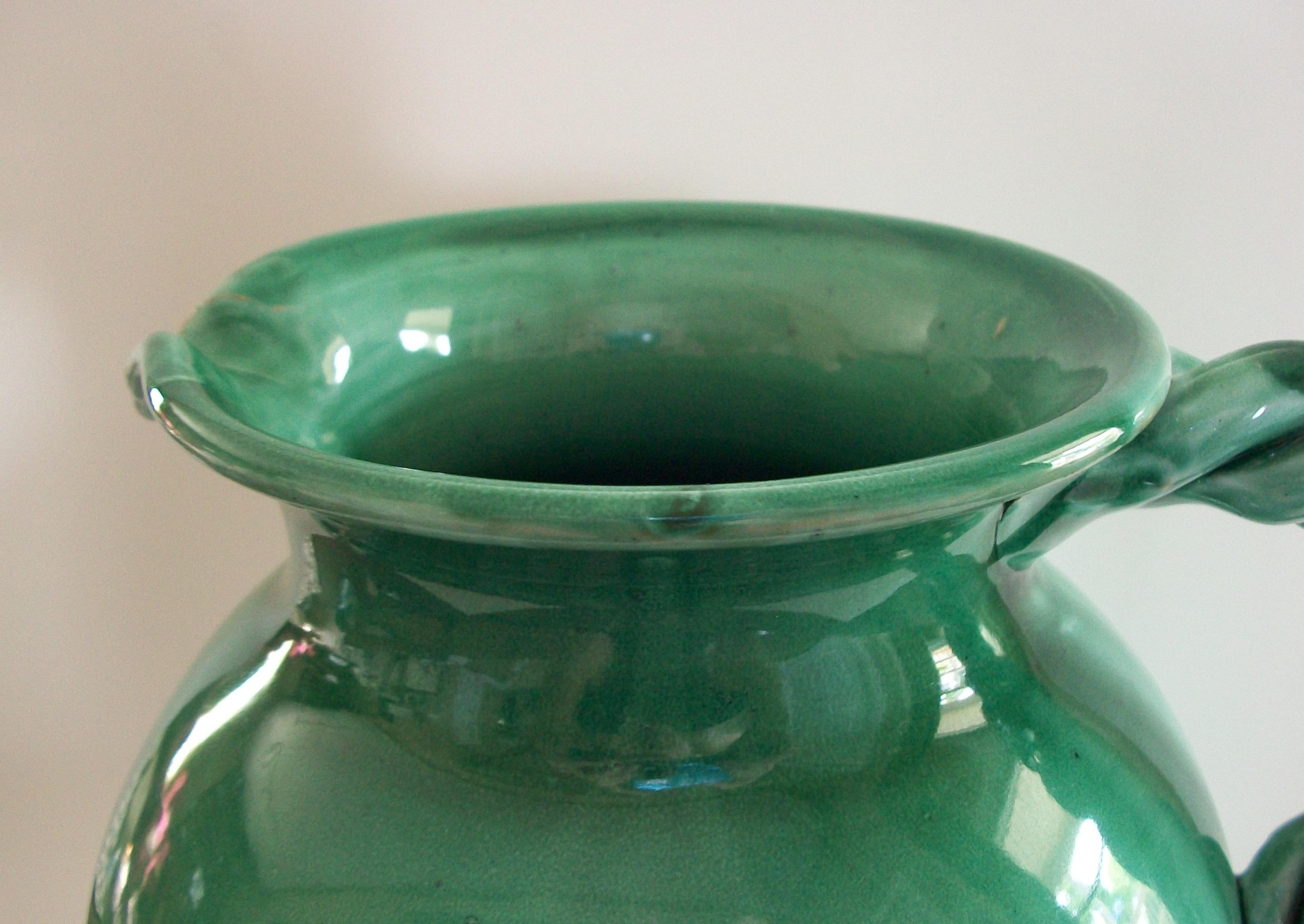 PATRONELLI ORONZO - Jarro de Terracota Esmaltada Verde - Italia - Finales Siglo XX en venta 14