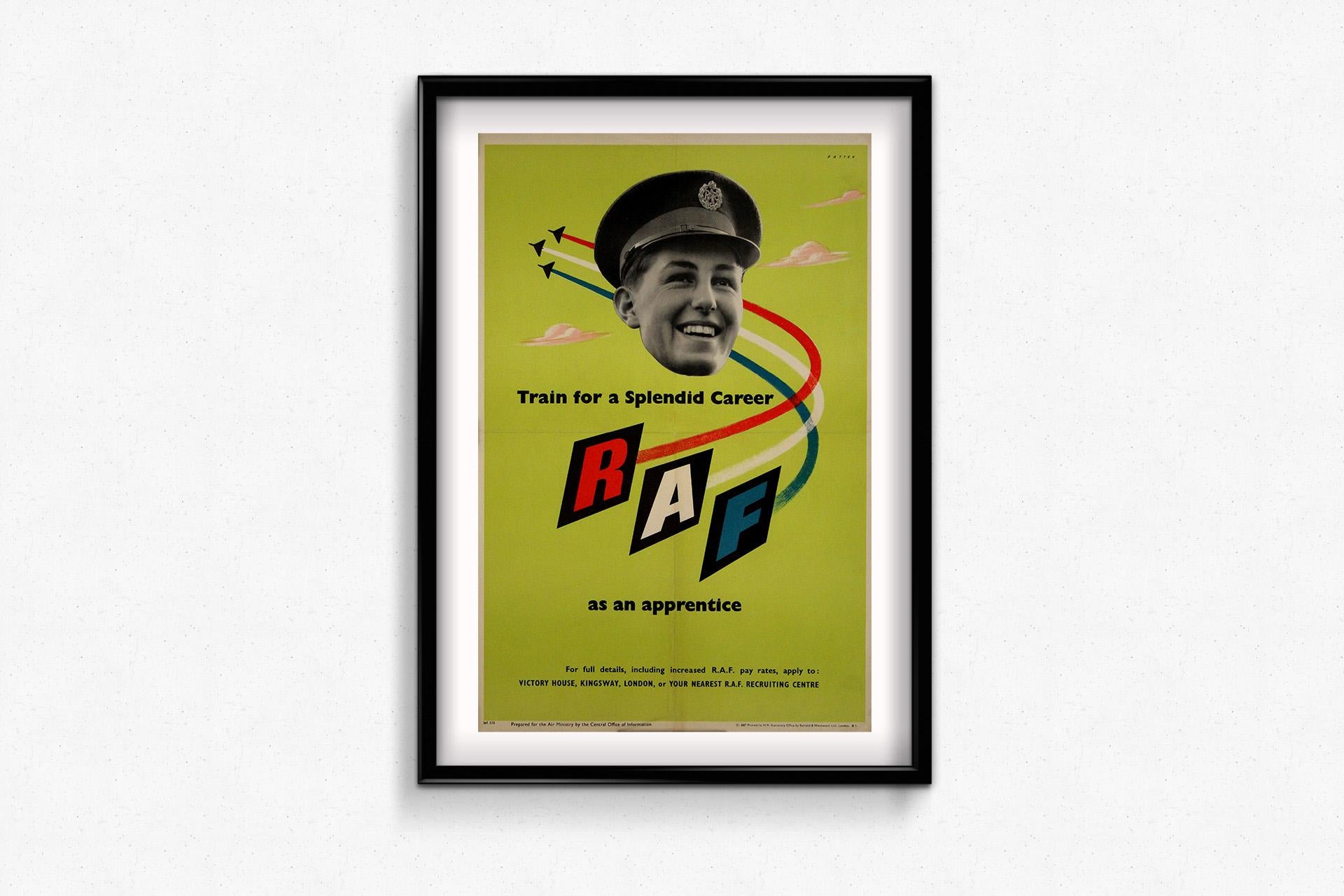 Cette affiche originale de recrutement de la RAF de 1951, conçue par Patten, est un élément vibrant et optimiste de la conception graphique du milieu du siècle, encourageant les jeunes hommes à 