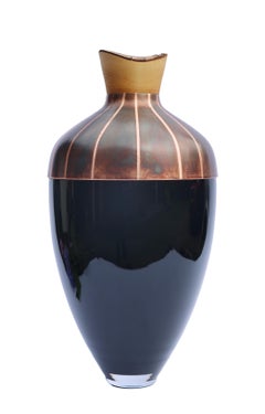 Vase « Pattern Patina Nanis » en cuivre et laiton, par Pia Wüstenberg