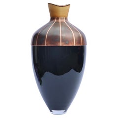 Vase « Pattern Patina Nanis » en cuivre et laiton, par Pia Wüstenberg