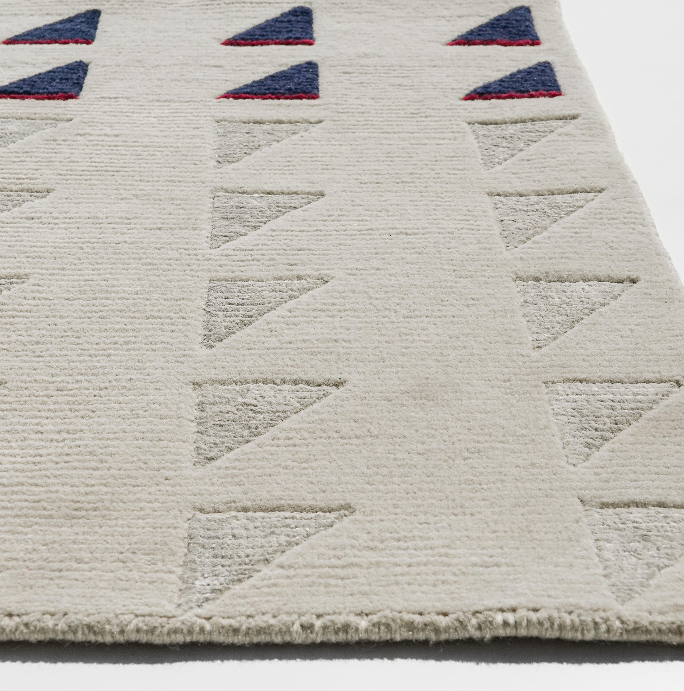 Pattern White Rug Scandinavian Style Sellero Grigio Chiaro, Medium, in Stock For Sale 2