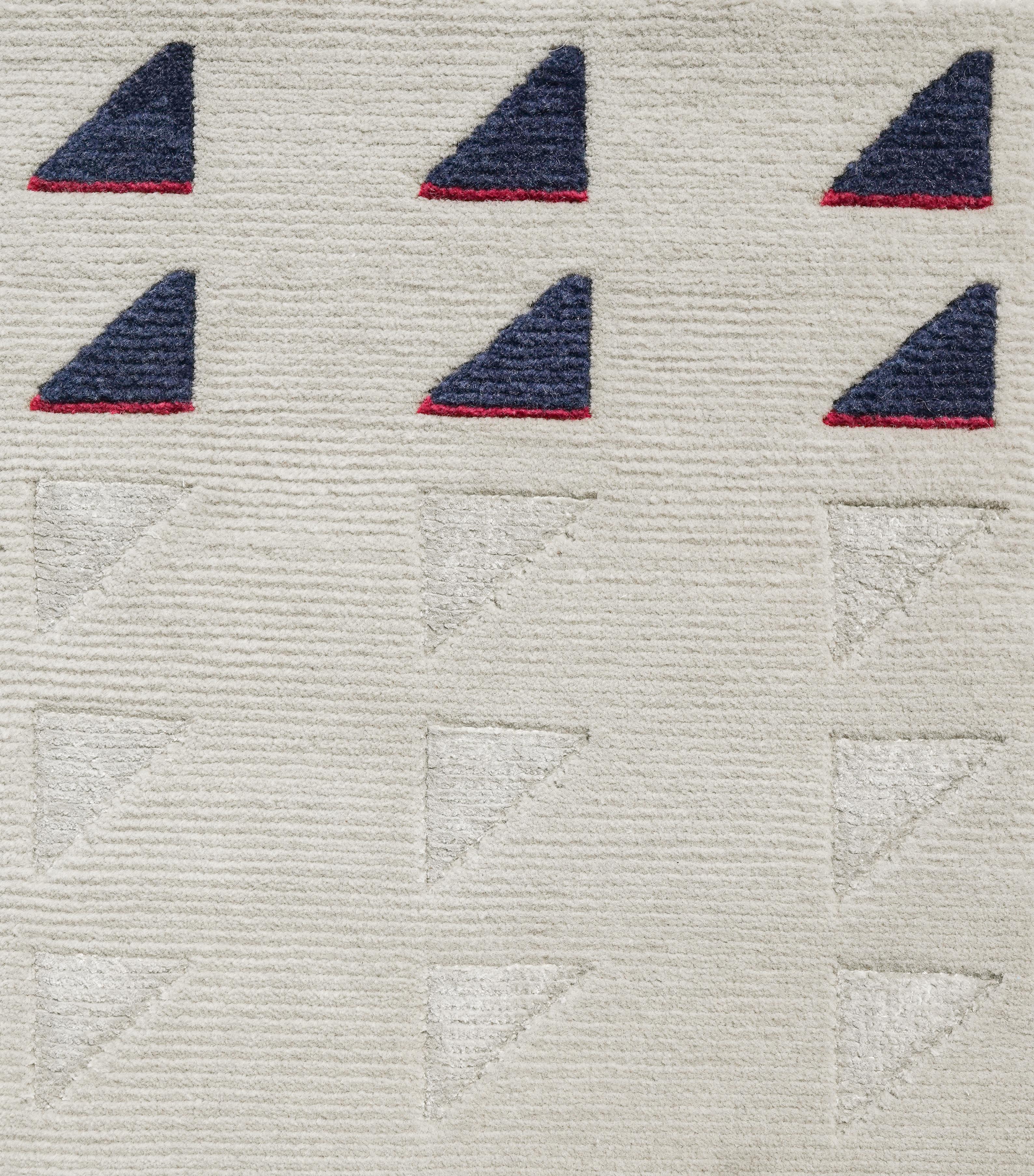 Contemporary Pattern White Rug Scandinavian Style Sellero Grigio Chiaro, Medium, in Stock For Sale