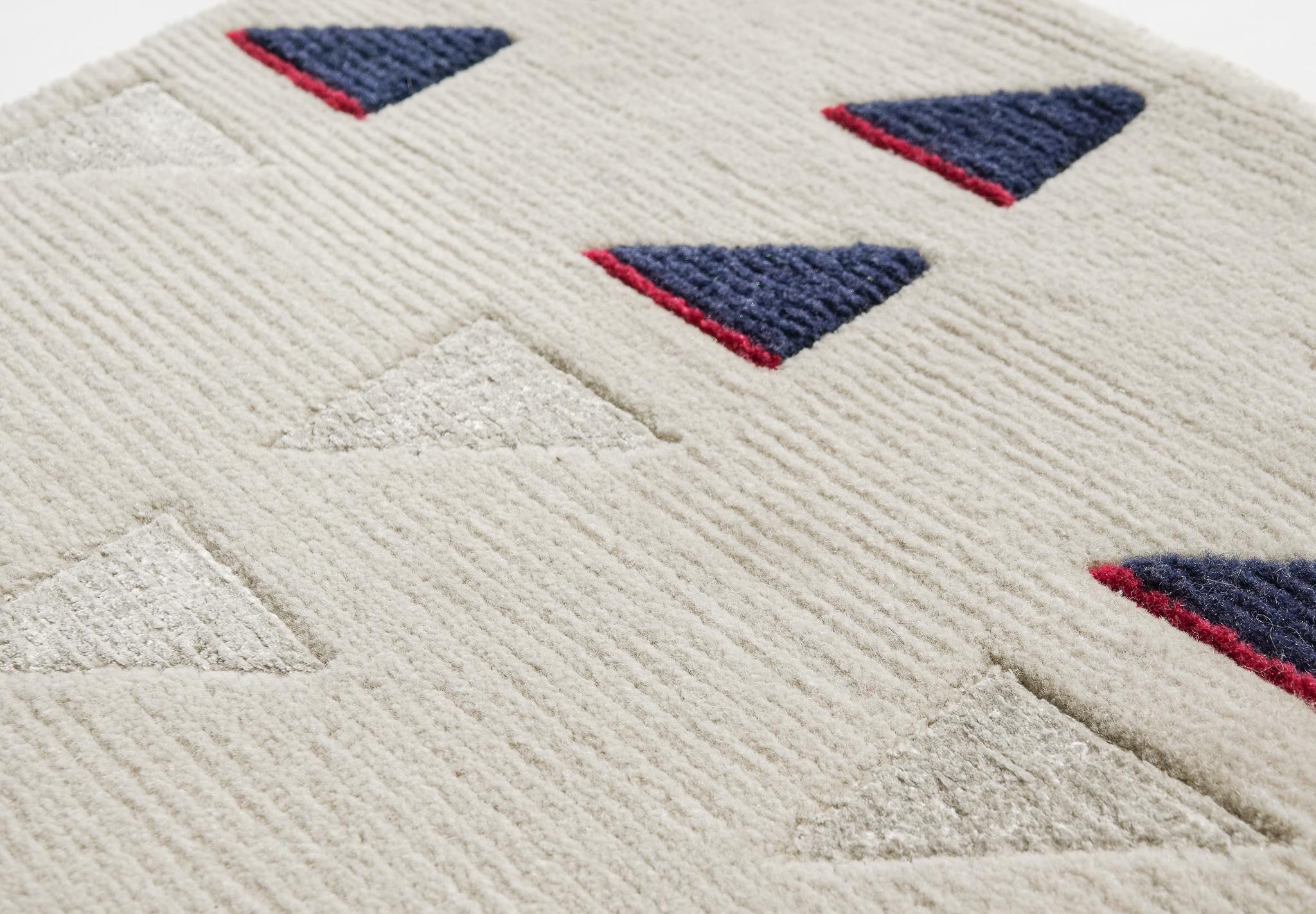 Wool Pattern White Rug Scandinavian Style Sellero Grigio Chiaro, Medium, in Stock For Sale