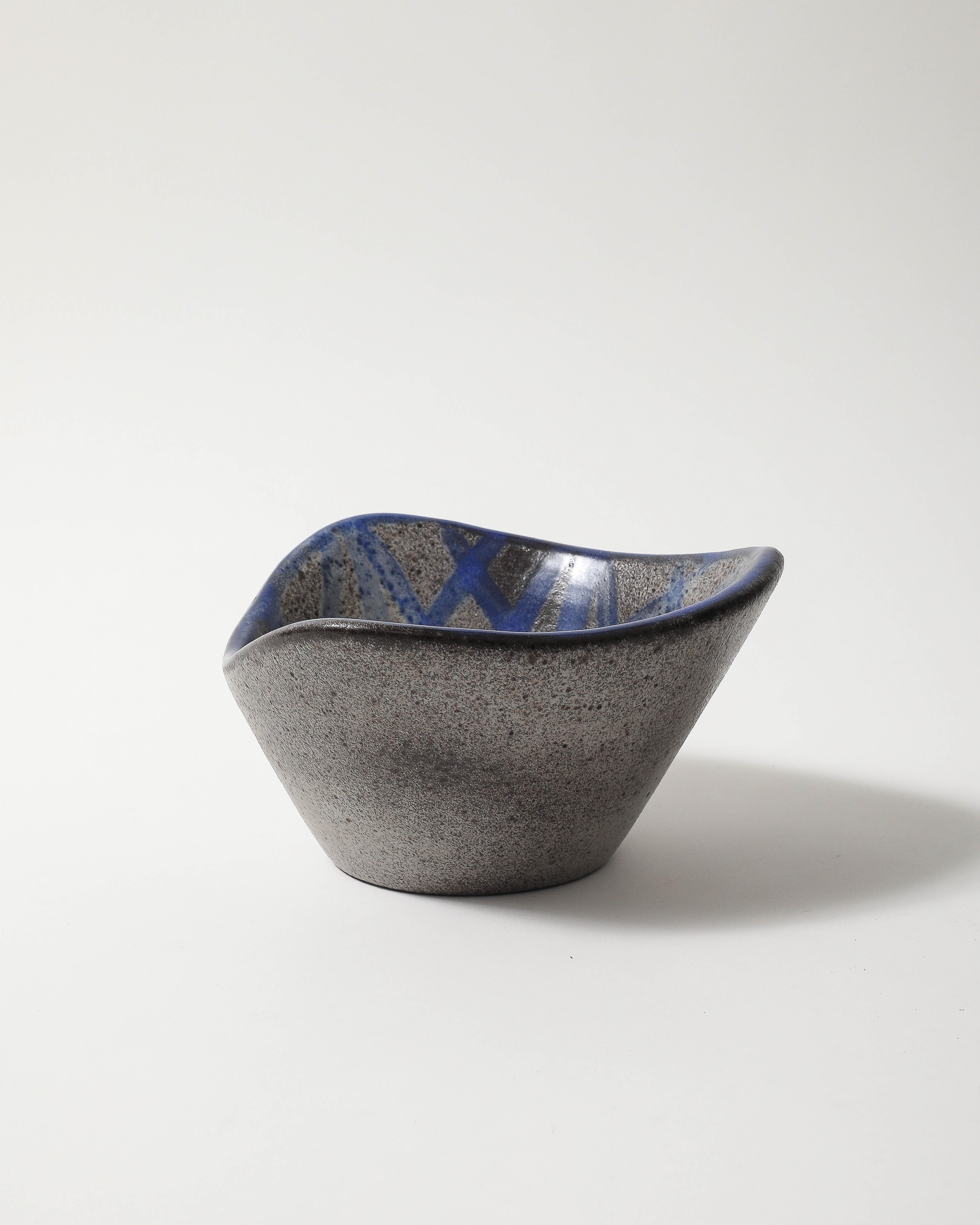 Bol en céramique émaillée à motif tesselé par Mari Simmulson pour Upsala-Ekeby en Suède c. 1960