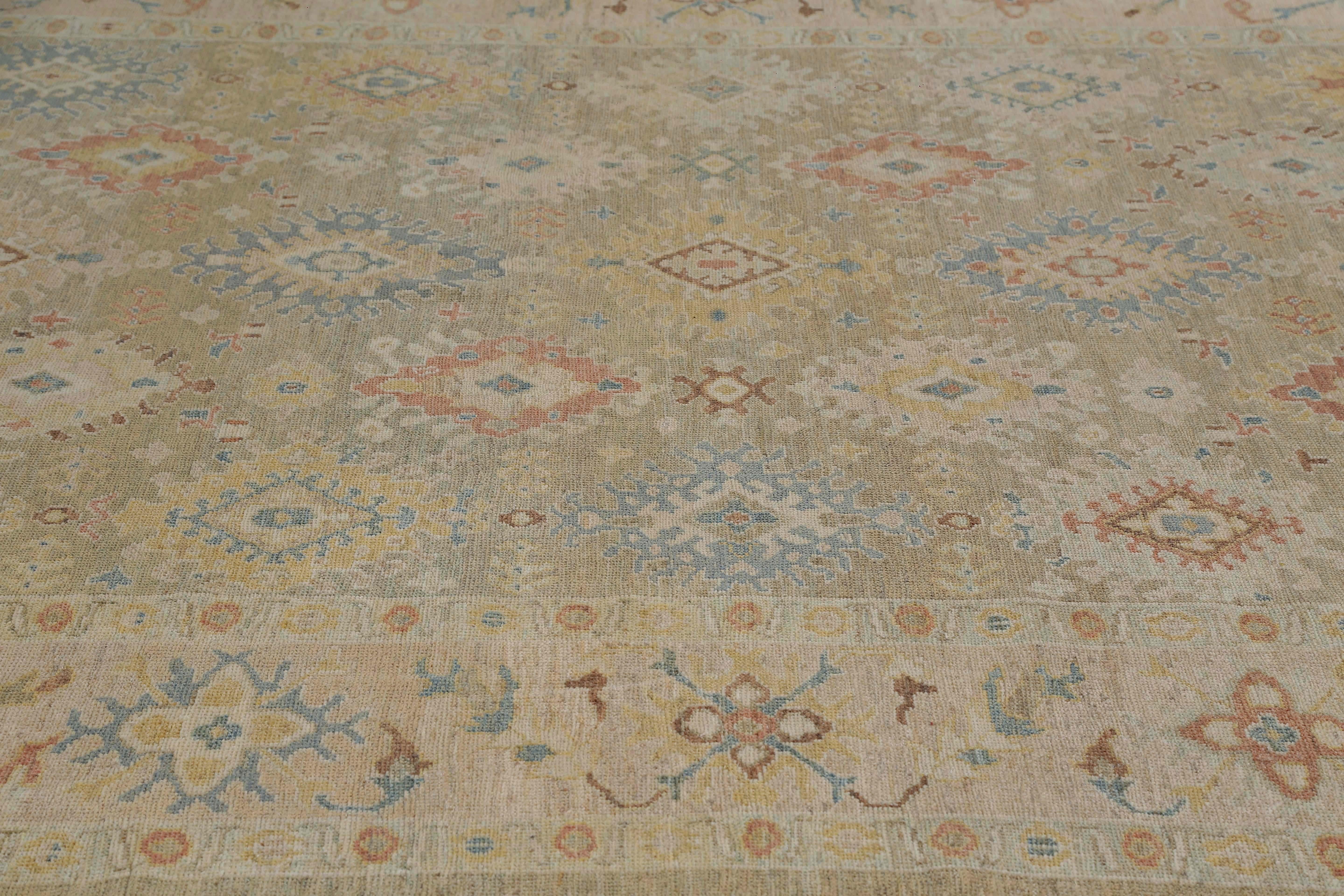 Patterned Neutral Sultanabad Rug In New Condition For Sale In Dallas, TX