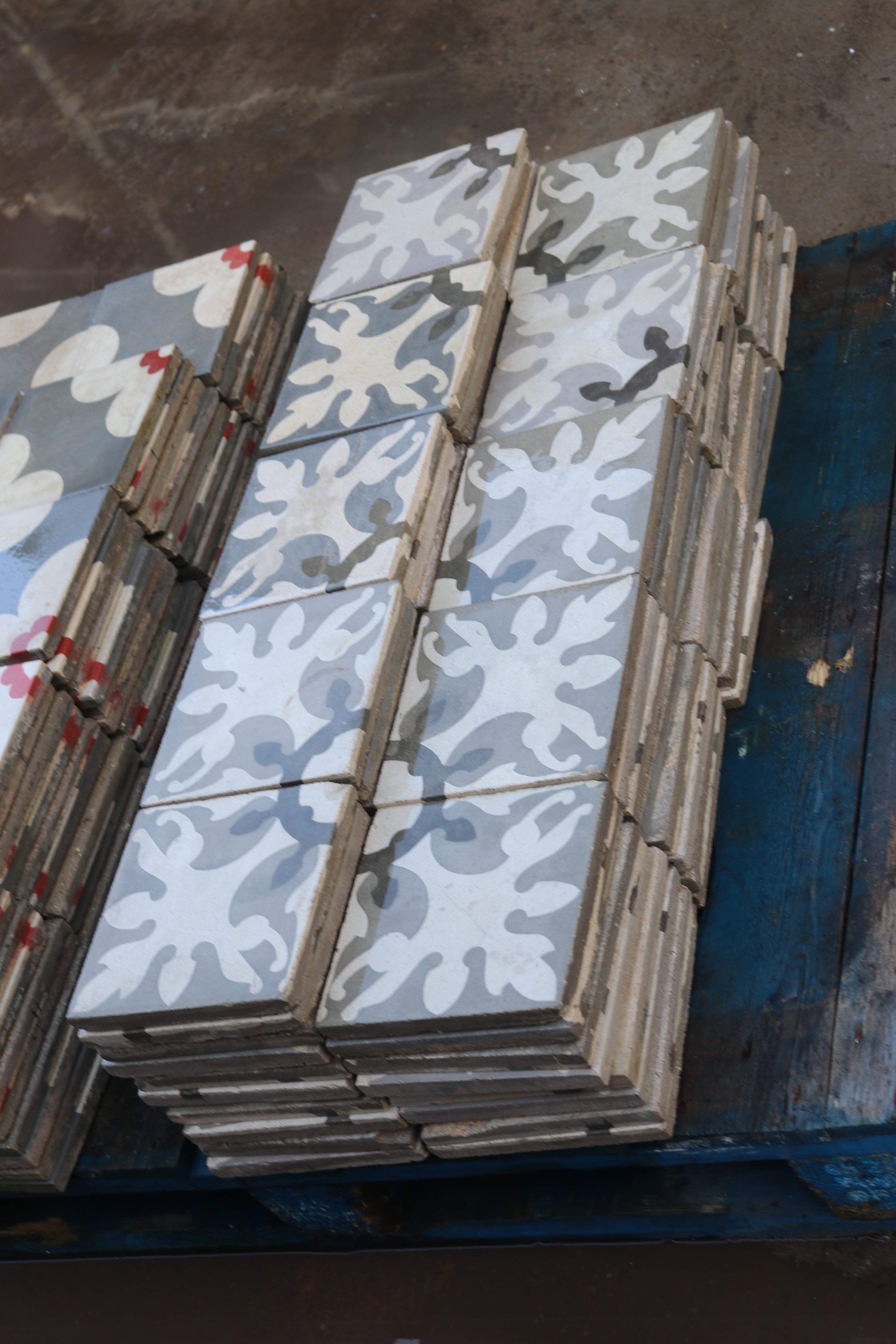 Patterned Reclaimed Encaustic Floor Tiles In Fair Condition In Wormelow, Herefordshire