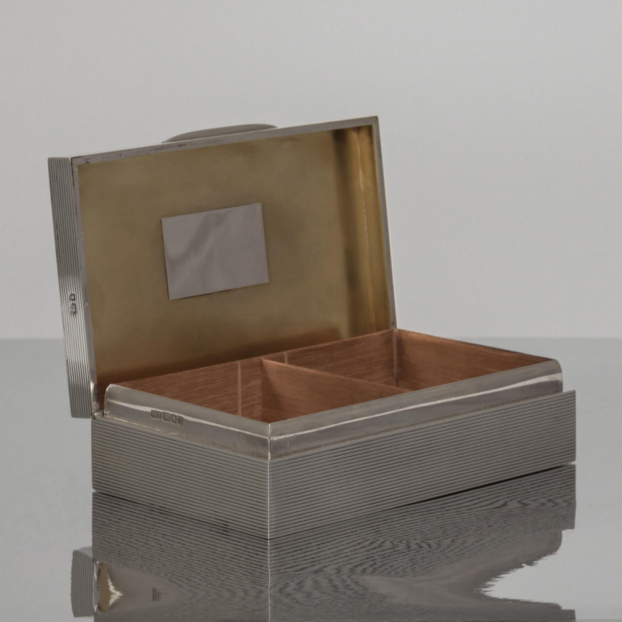 Patterned Silver Cigarette Box, Hallmarked, 1960 In Good Condition For Sale In London, GB