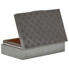 Boîte à cigarettes en argent à motifs, poinçonnée, 1960