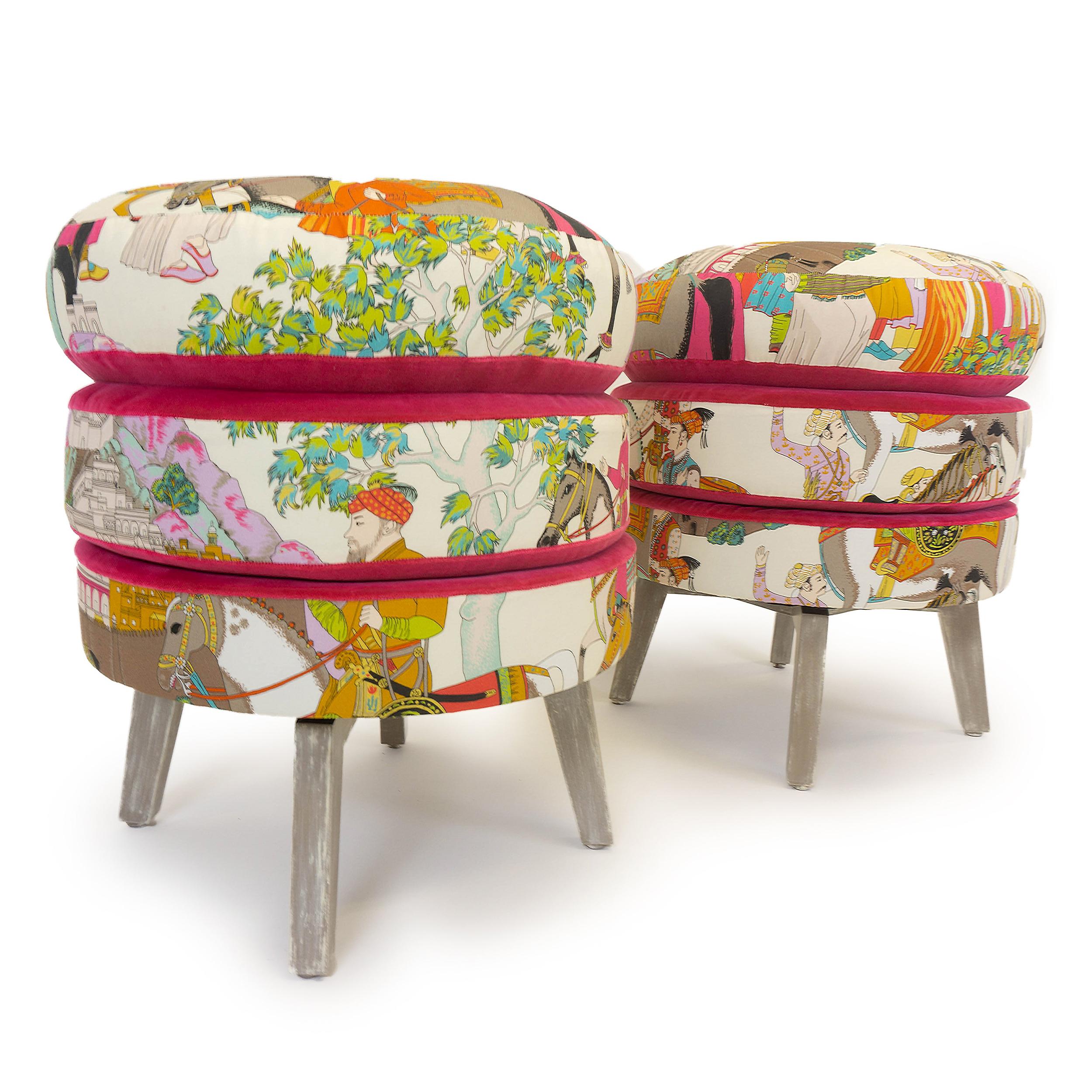 Peint à la main Tabouret ottoman coussin à motifs à trois niveaux avec tissu d'accentuation en velours rose en vente
