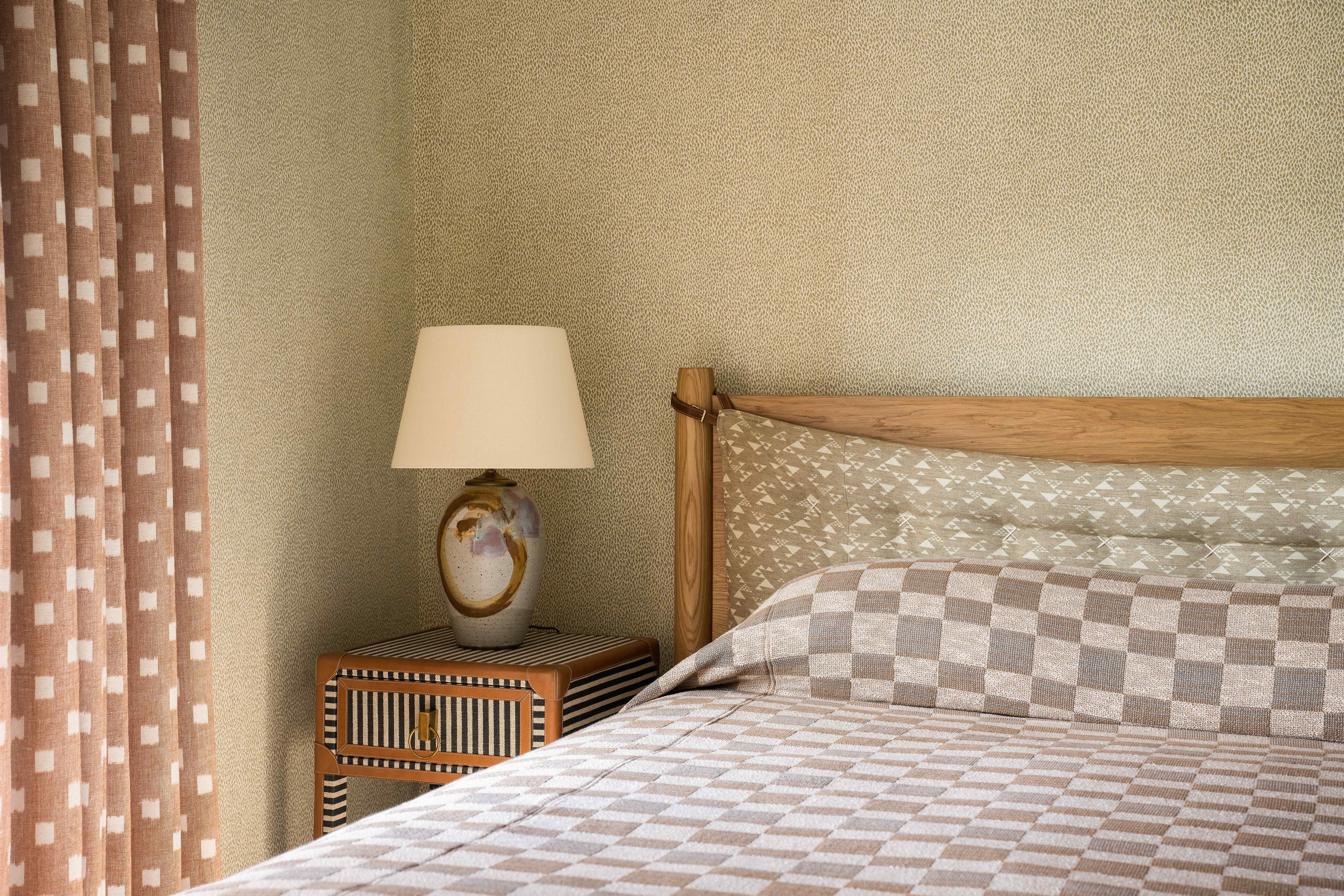 Coton Couverture de lit en coton tissé à motifs par Folk Textiles (Mariana / Stone) en vente