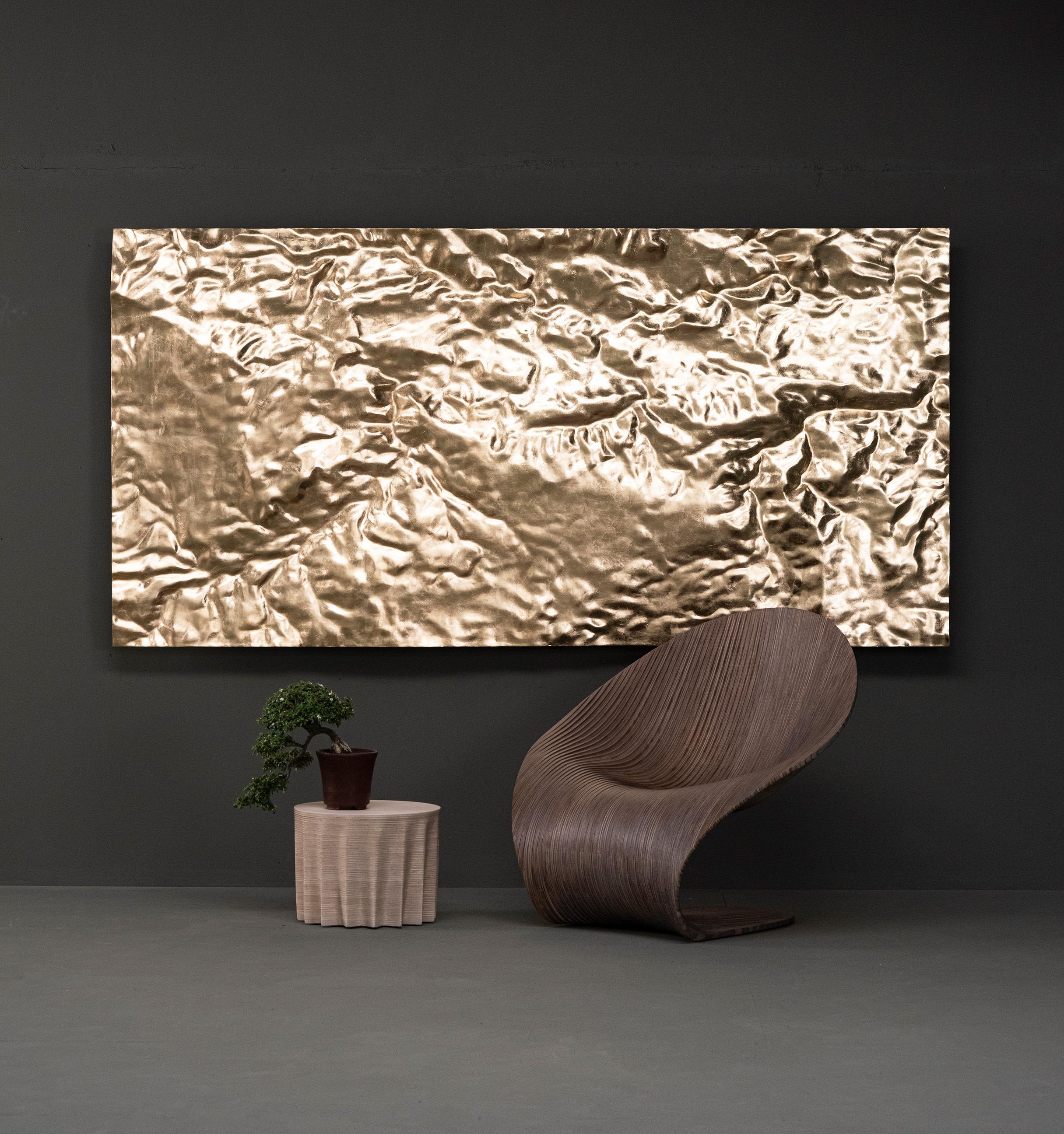 Un pezzo sorprendente che porta in casa tua la bellezza naturale e i motivi intricati del nostro pianeta. Questo decoro da parete si ispira alle diverse texture e forme che si trovano nei paesaggi della Terra, dalle linee fluide dei delta dei fiumi