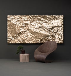 Patterns of Earth Gold di Piegatto, una scultura di superficie contemporanea