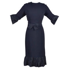 Pattullo-Jo Copeland Vestido de crepé negro de finales de los 60 con cinturón de lazo y volantes de tafetán