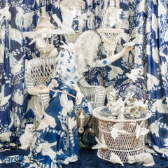 Bird Told Me, aus der Serie Anonymous Women - Mannequin, Taube, Weiß, Blau