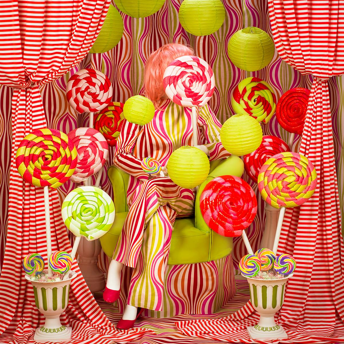 Patty Carroll Color Photograph – Candyland mit Bonbons