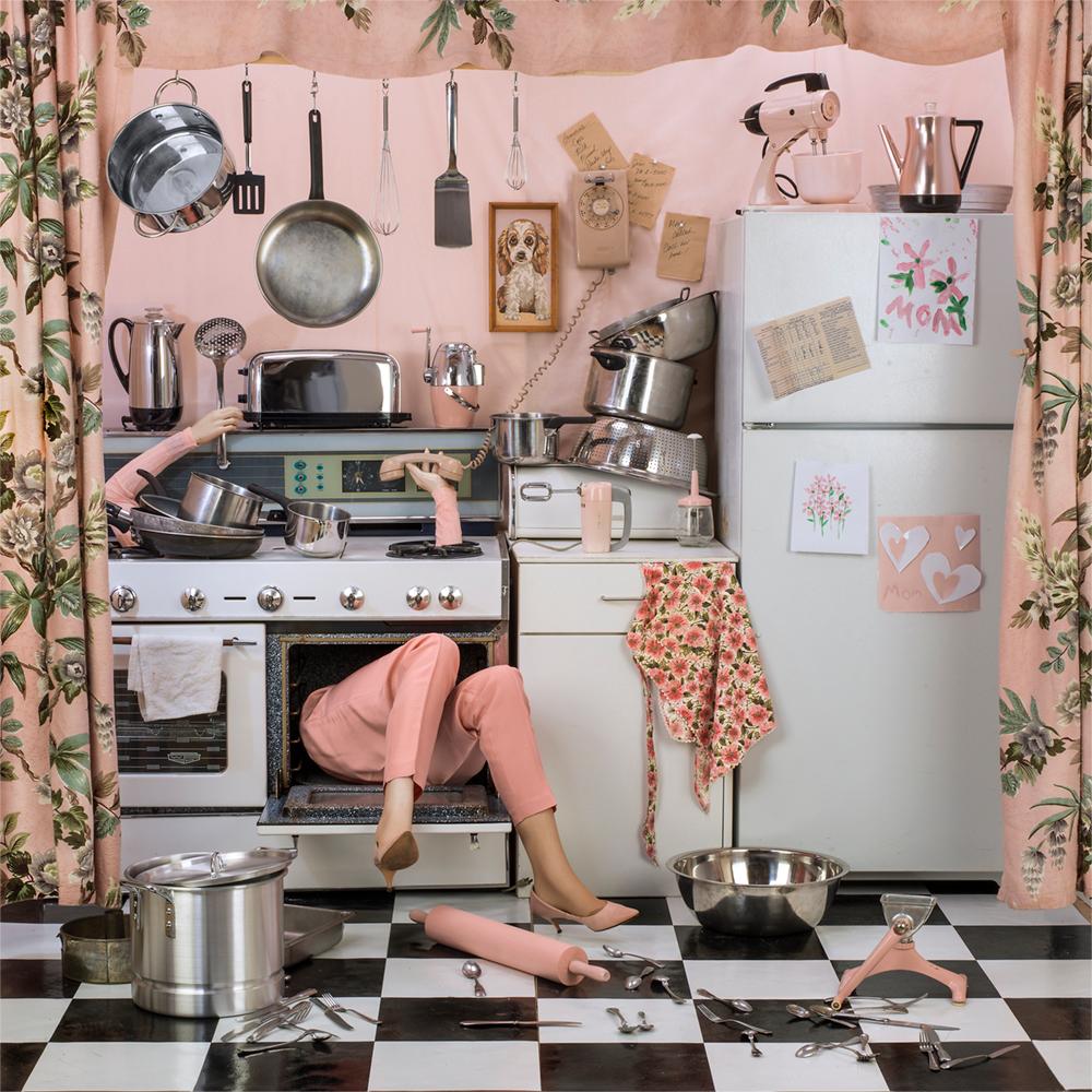 Color Photograph di Patty Carroll - Cucinare l'oca