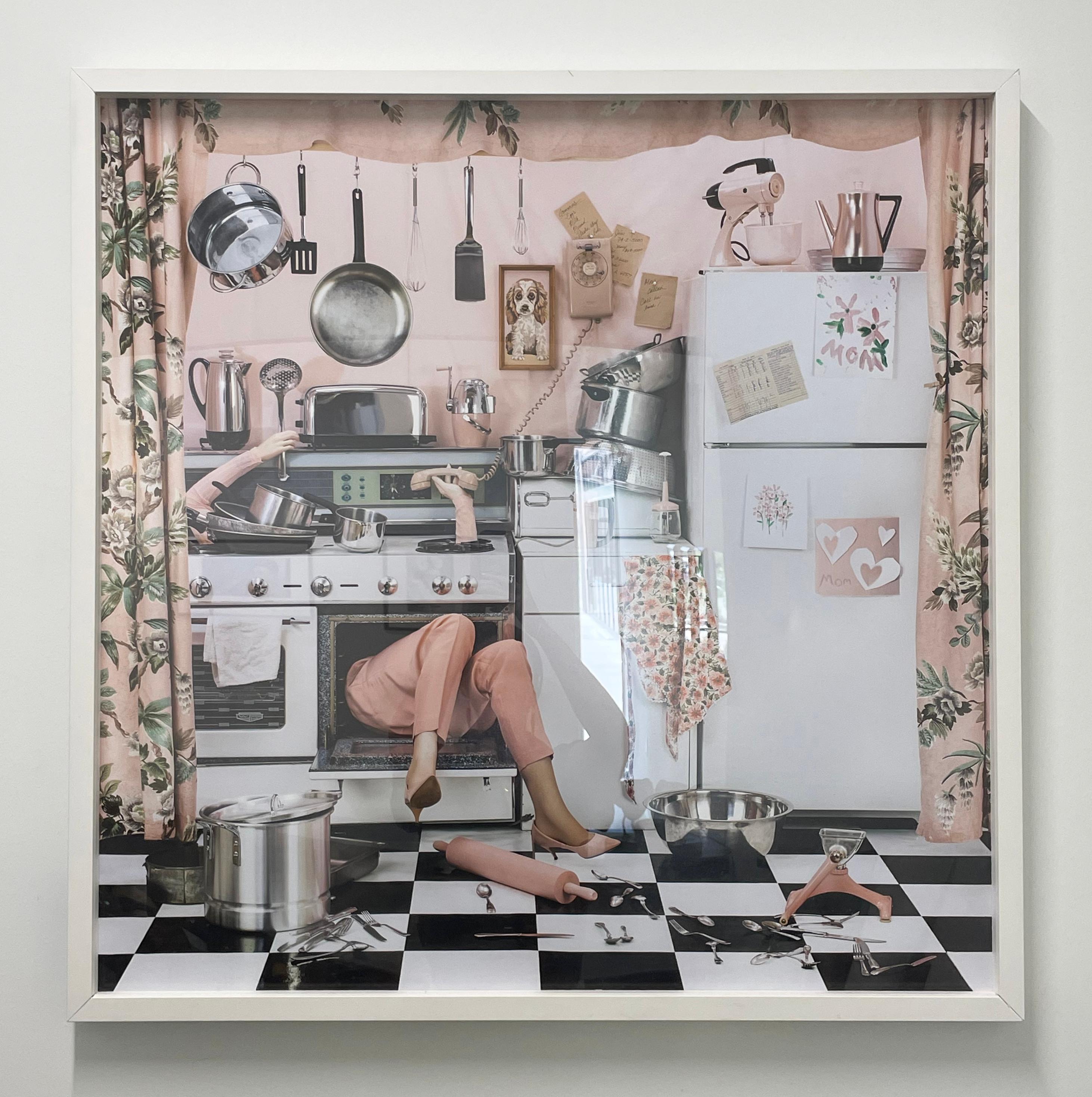 Cooking the Goose – Farbfotografie in limitierter Auflage, Künstlerin als Frau, Küche (Beige), Figurative Photograph, von Patty Carroll