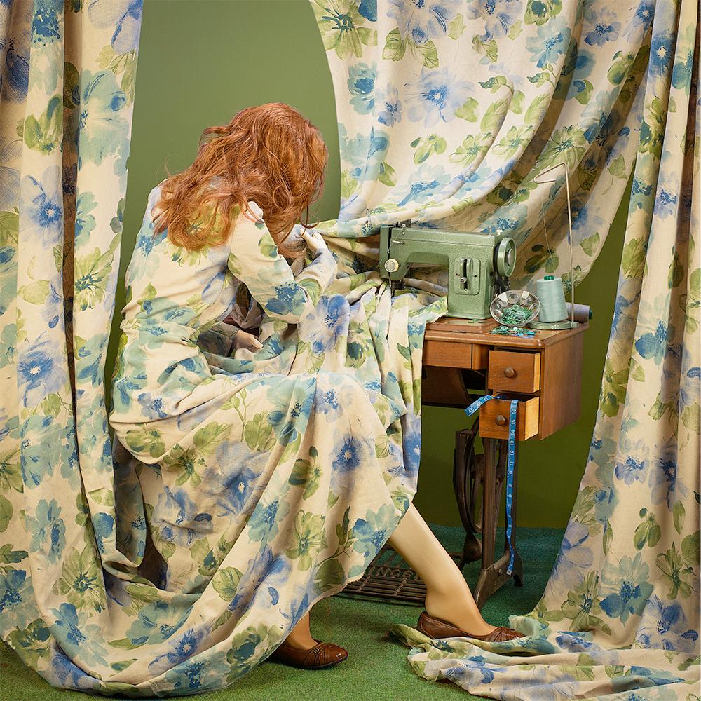 Sewn In - Stampa a pigmenti d'archivio, firmata, edizione di 15 esemplari, 22 x 17 pollici.