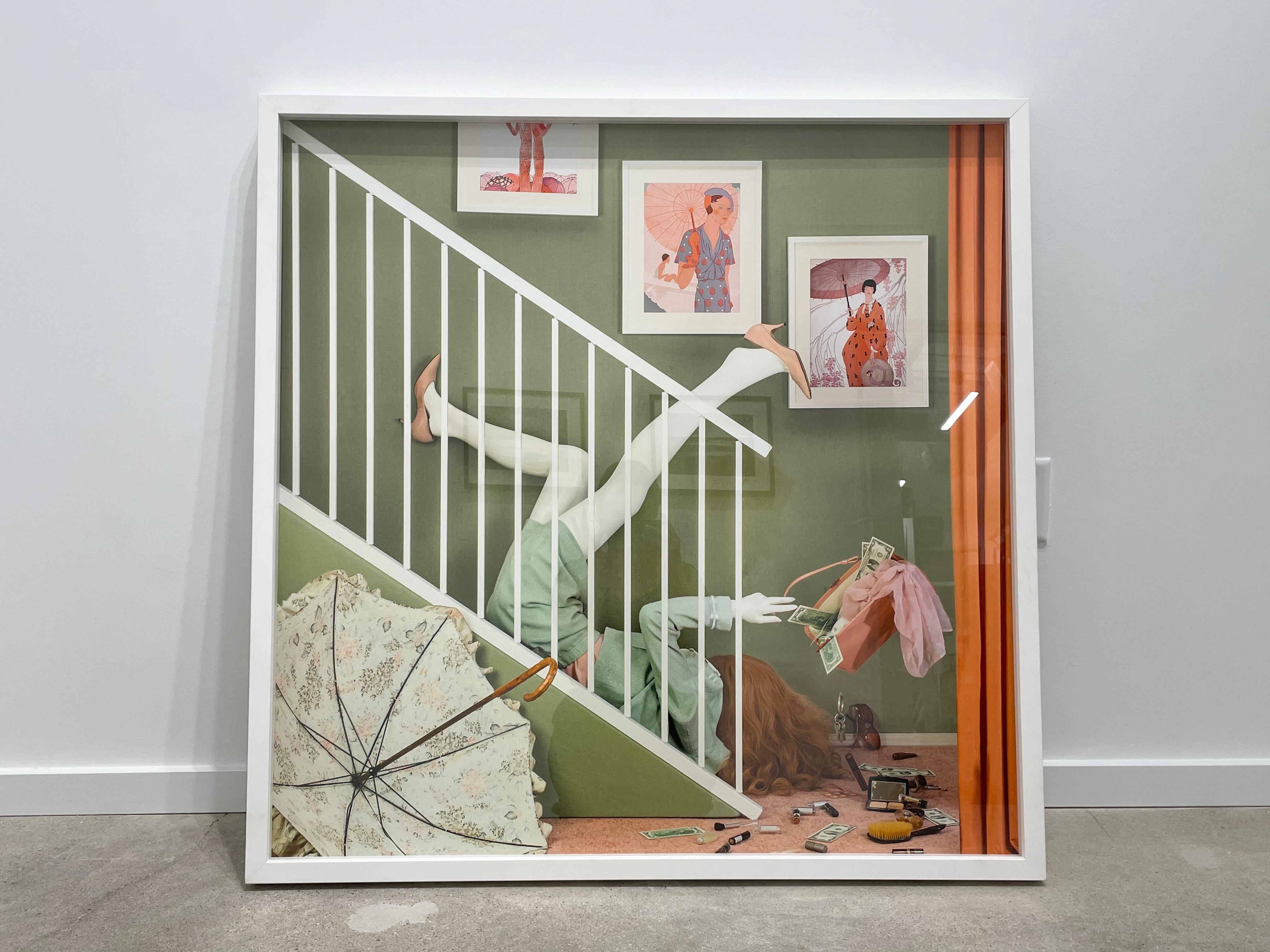 Staired Down – Farbfotografie in limitierter Auflage, Künstlerin als Frau, Inneneinrichtung, Pastell (Zeitgenössisch), Photograph, von Patty Carroll